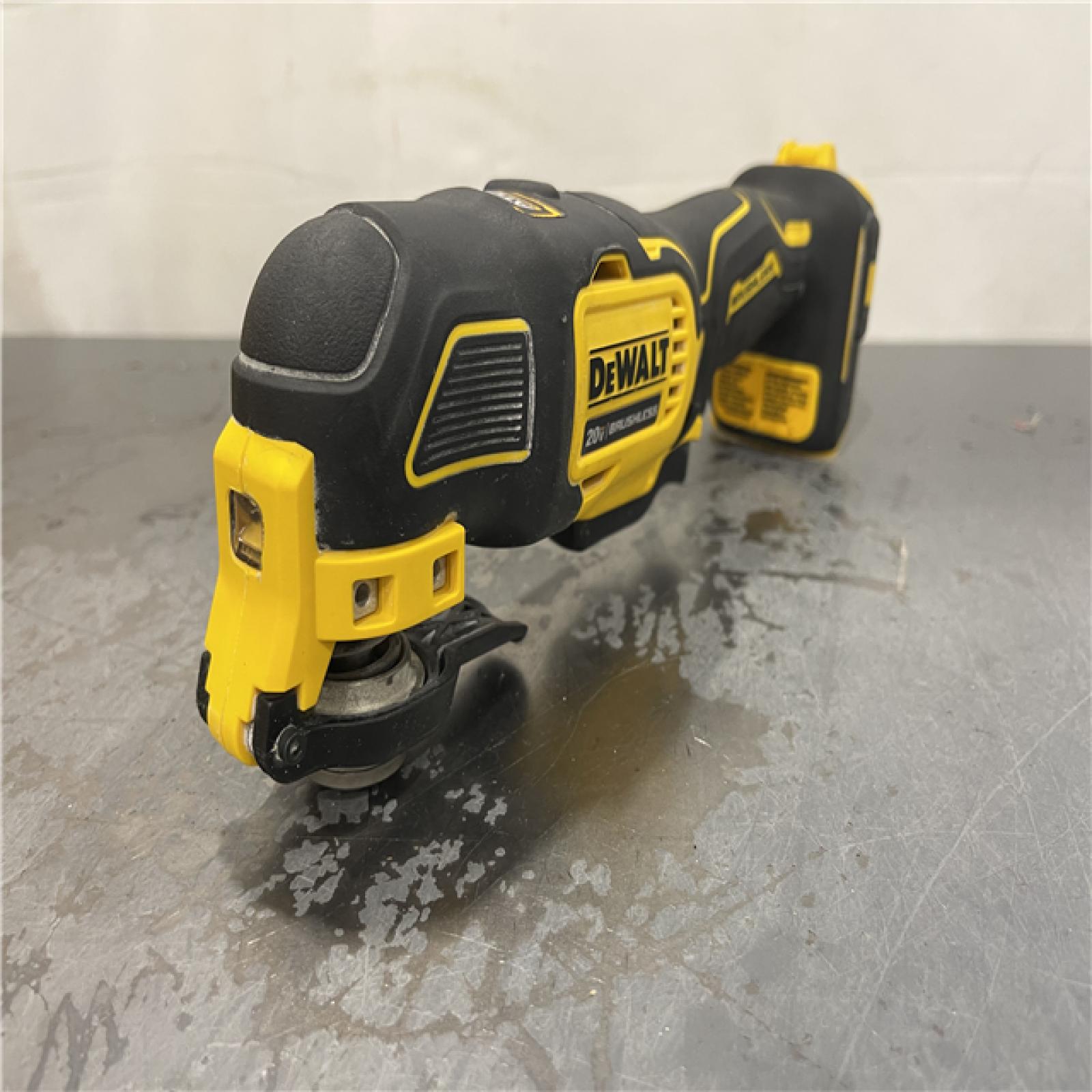 AS-IS - DEWALT ATOMIC 20V MAX Cordless Brushless Oscillating Multi Tool