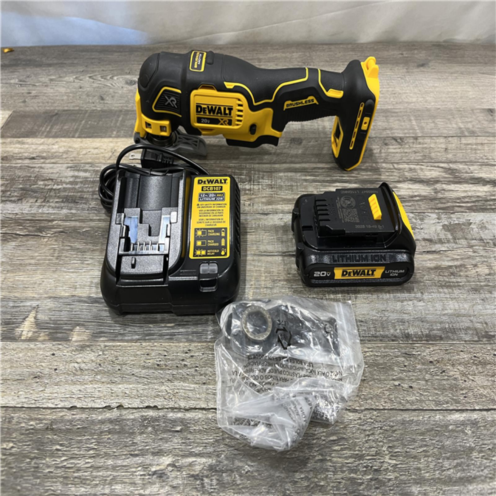 AS-IS DEWALT 20V MAX XR Cordless Brushless 3-Speed Oscillating Multi Tool Kit