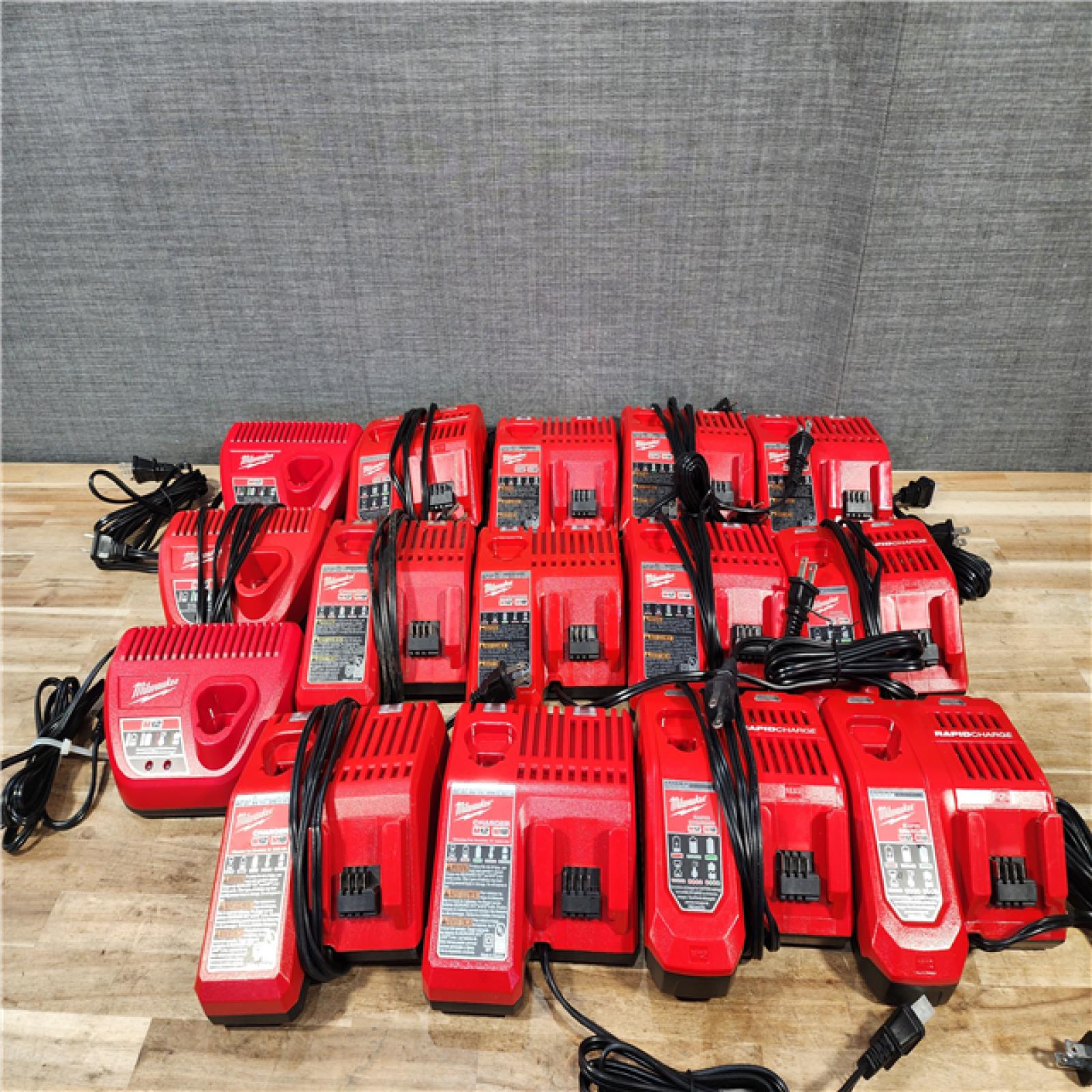 HOUSTON LOCATION - AS-IS MILWAUKEE BATTERY CHARGER PACK QTY - 15