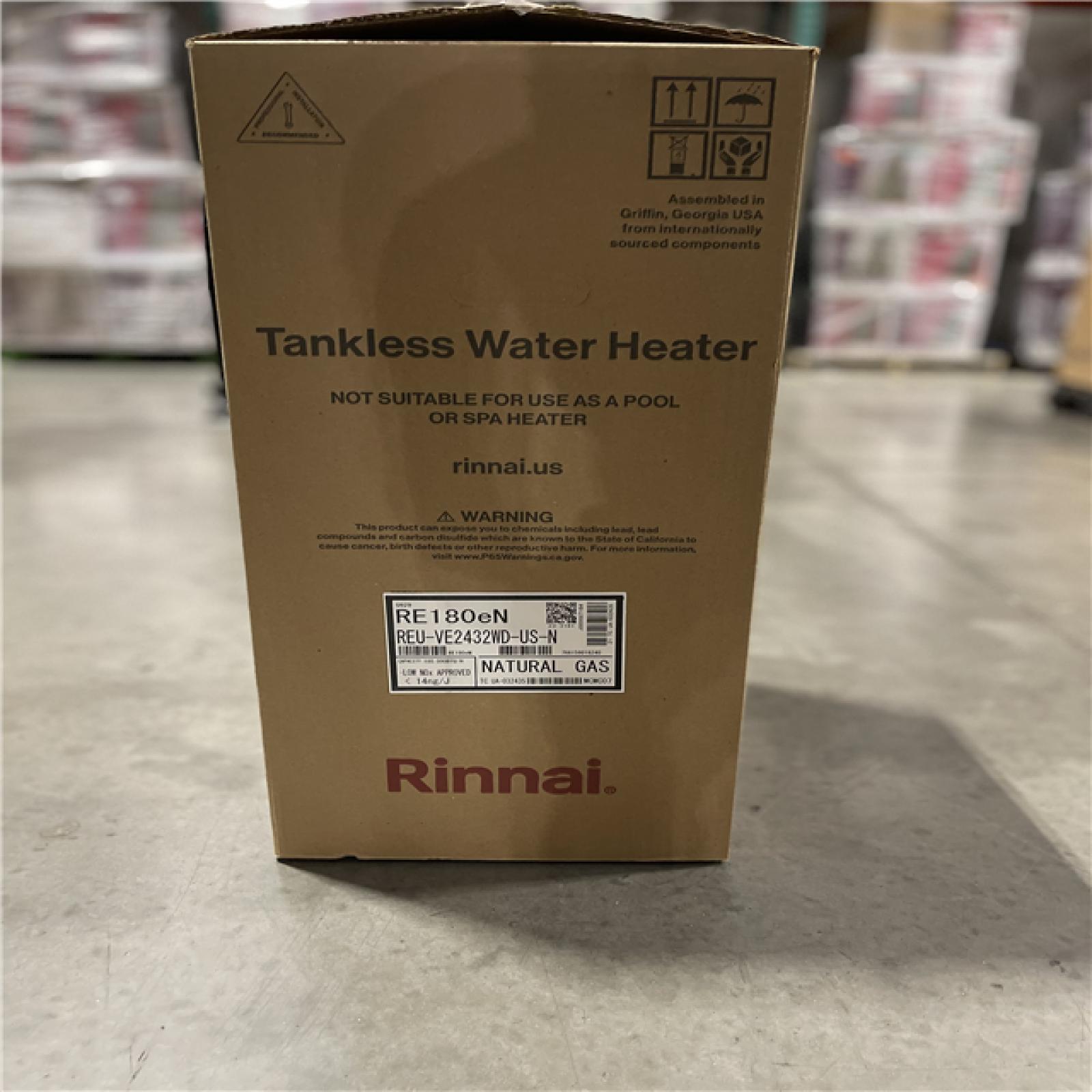 NEW!- Rinnai High Efficiency Non-Condensing 8.5 GPM Residential 180 000 BTU Exterior Natural Gas Tankless Water Heater
