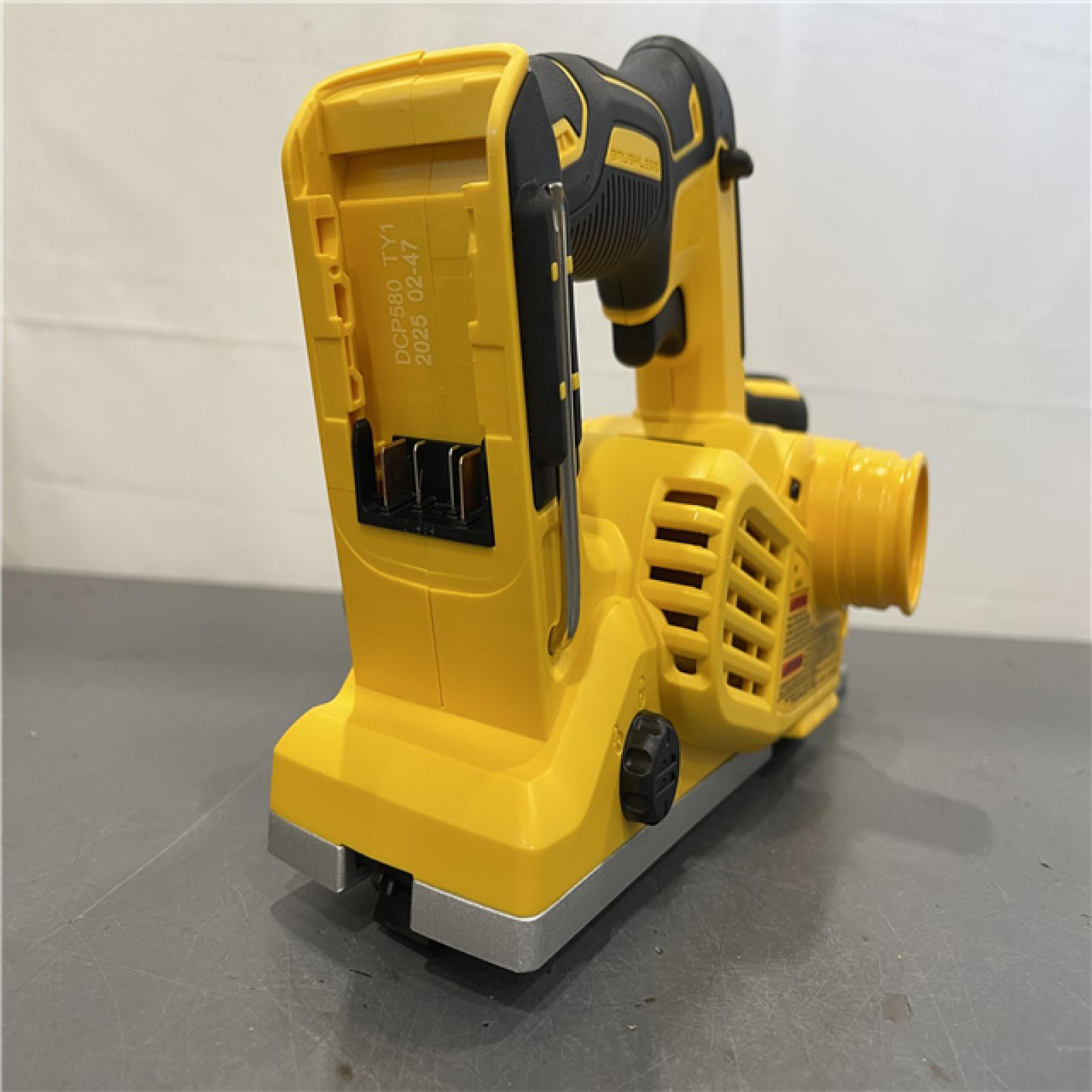AS-IS - DEWALT 20V MAX XR Cordless Brushless 3-1/4 in. Planer