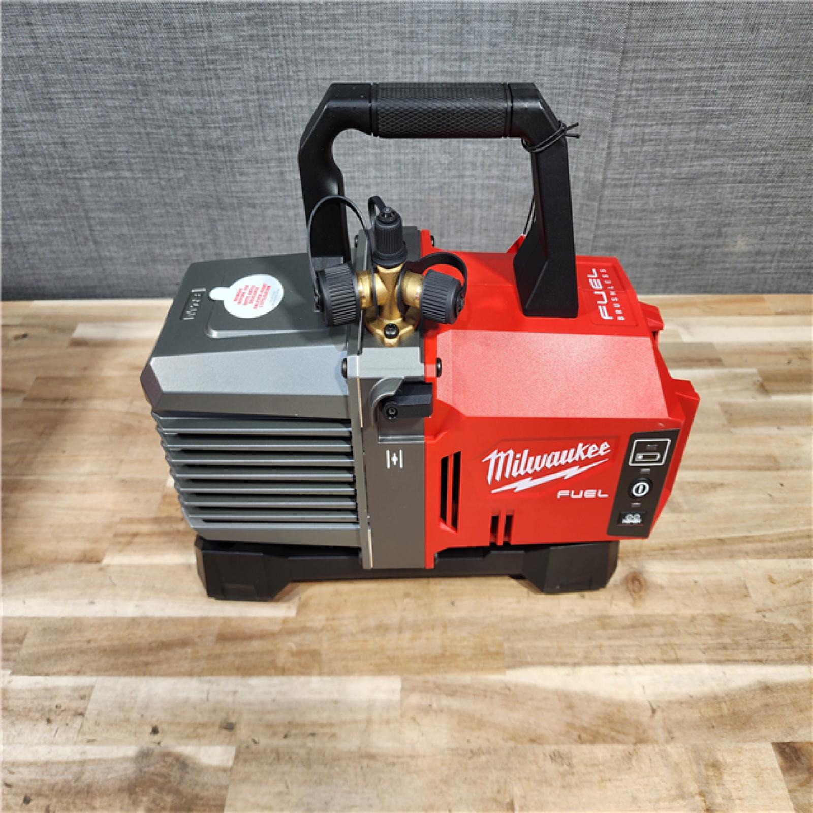 HOUSTON LOCATION - AS-IS M18 18V Lithium-Ion Cordless 5 CFM Vacuum Pump (TOOL ONLY)