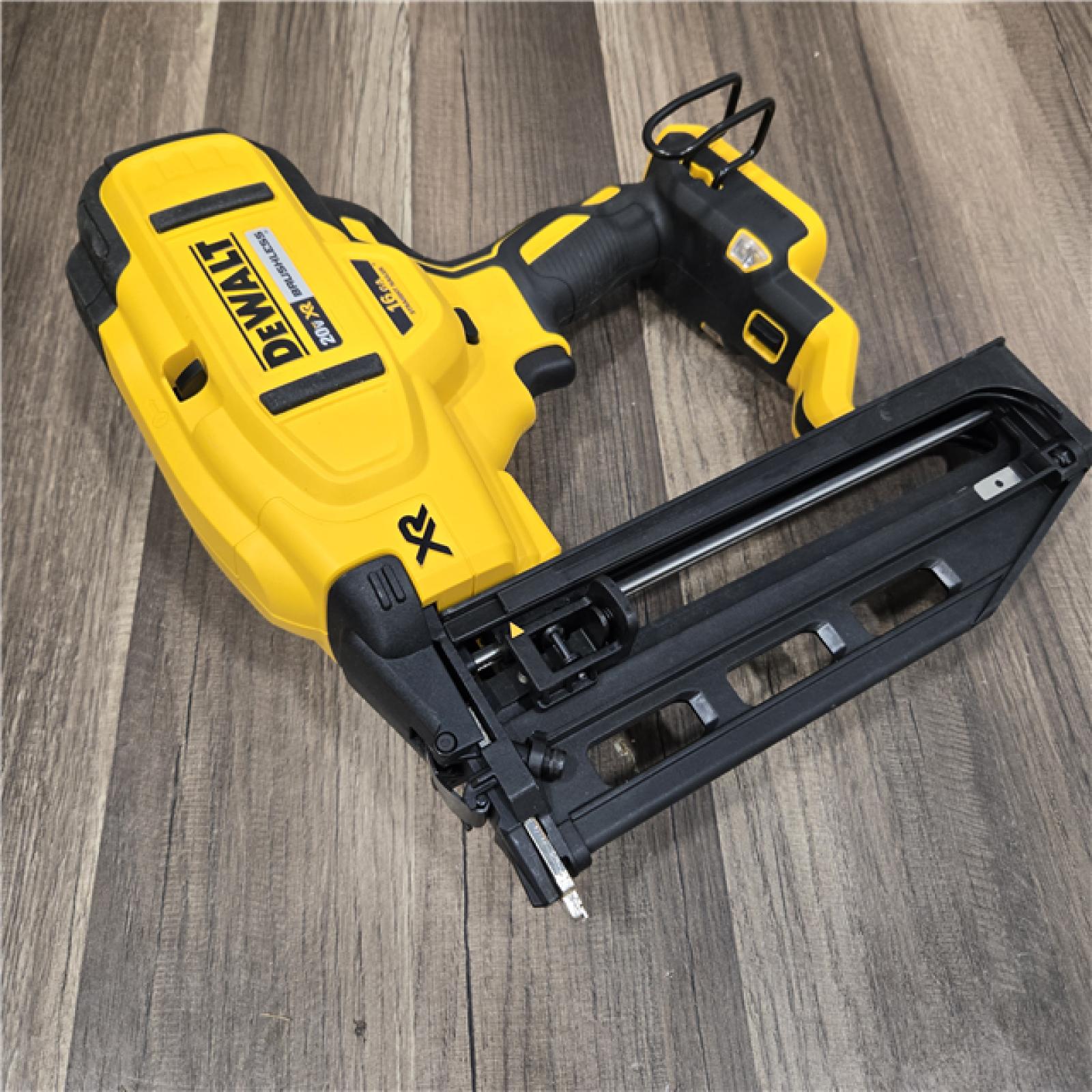 GOOD DEWALT 20V MAX XR 16-Gauge Lithium-Ion Cordless Finish Nailer (Tool Only)
