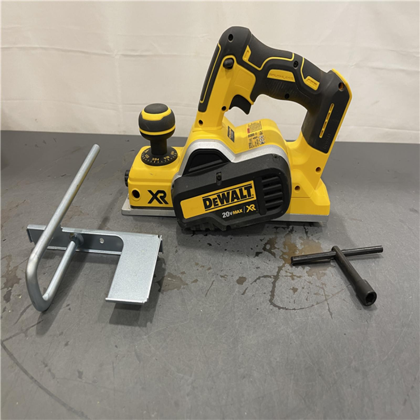 AS-IS - DEWALT 20V MAX XR Cordless Brushless 3-1/4 in. Planer