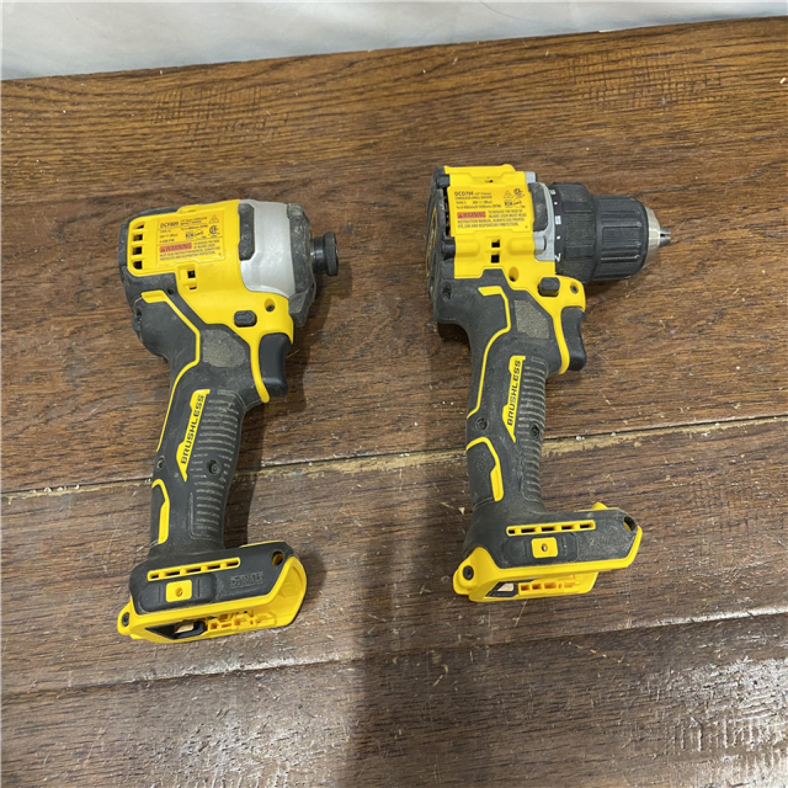 AS-IS DEWALT ATOMIC 20-Volt MAX Lithium-Ion Cordless Combo Kit (2-Tool) with (2) 2.0Ah Batteries, Charger and Bag