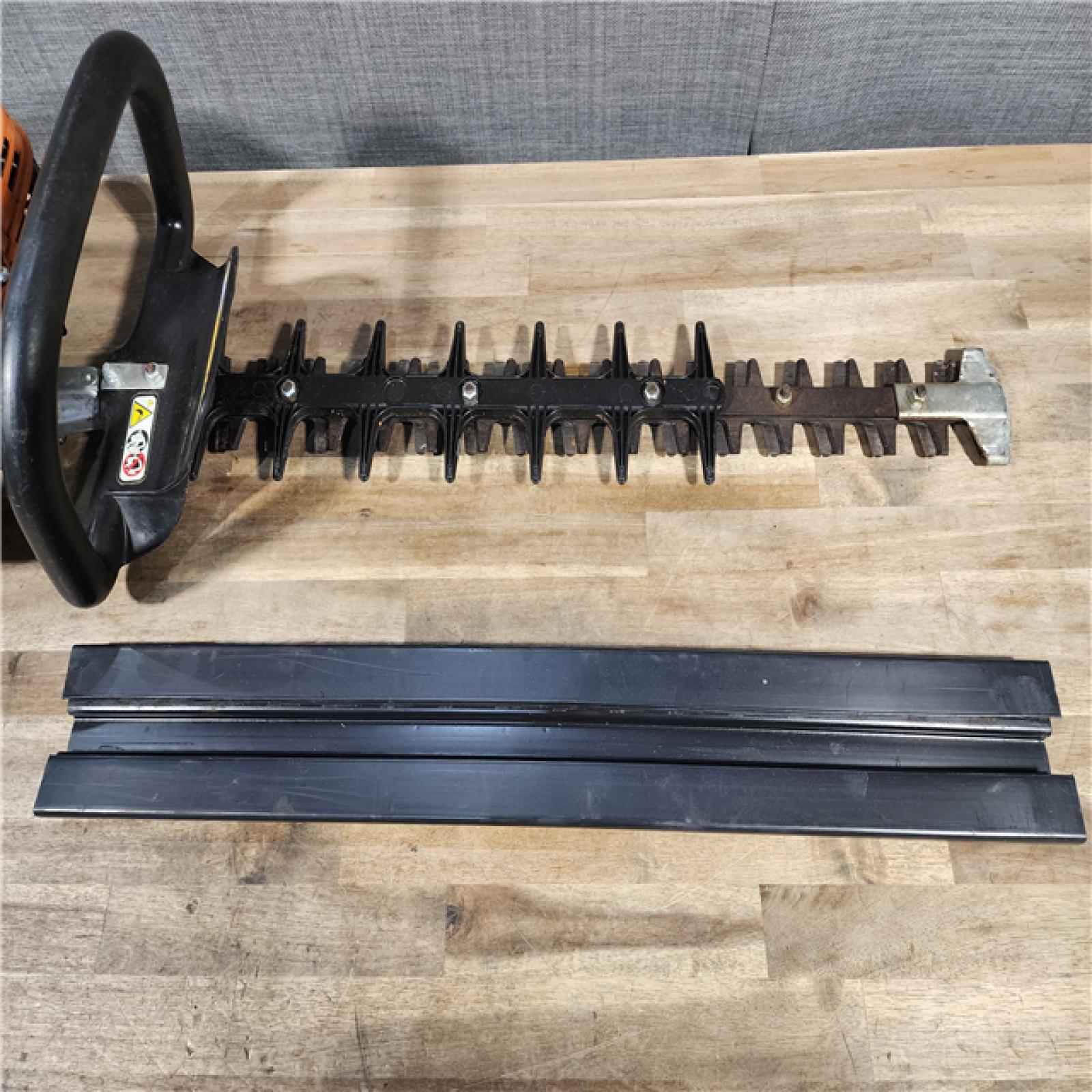 HOUSTON LOCATION - AS-IS ECHO 20 in. 21.2 Cc Gas 2-Stroke Hedge Trimmer