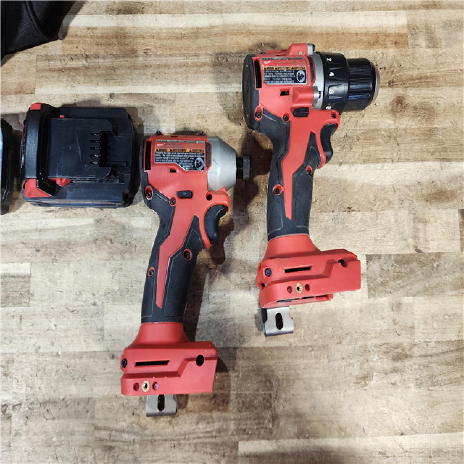 HOUSTON LOCATION - AS - IS Milwaukee 2 Tool Combo Kit W/ (2) Battery & Charger