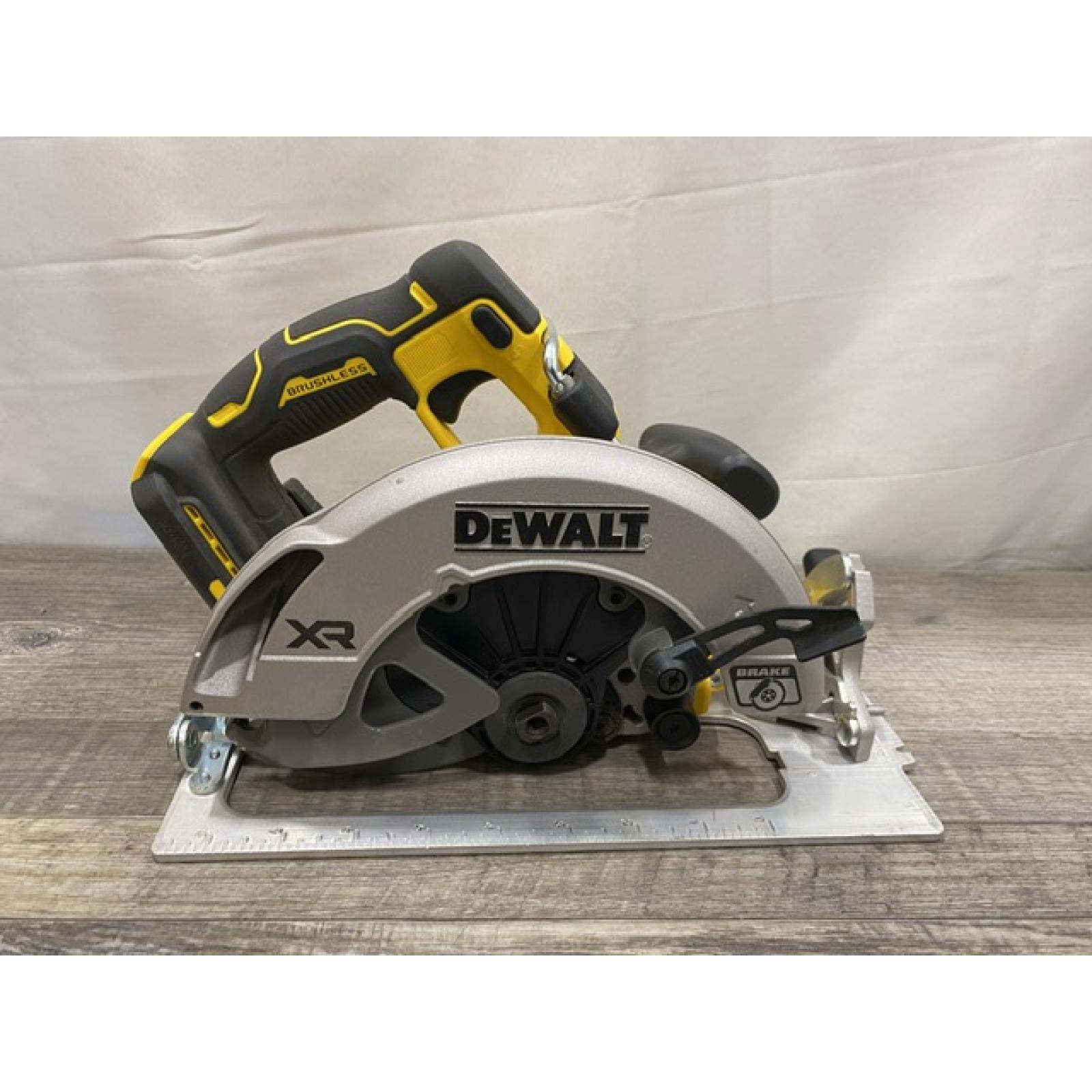 AS-IS DEWALT 20-Volt MAX 7-1/4 in. Cordless Circular Saw (Tool Only)