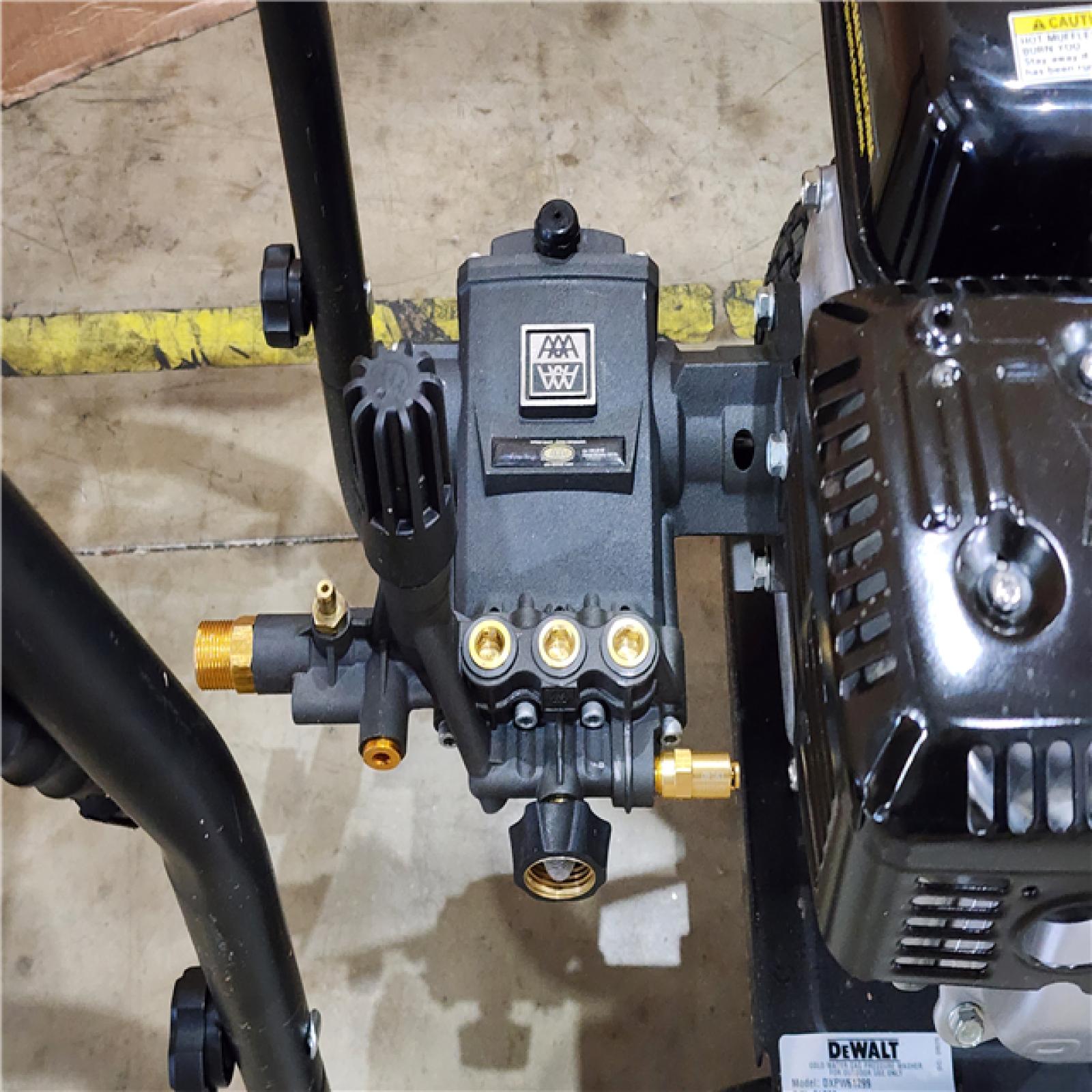 HOUSTON LOCATION - AS-IS DEWALT 3600 PSI 2.5 GPM Gas Cold Water Professional Pressure Washer with HONDA GX200 Engine
