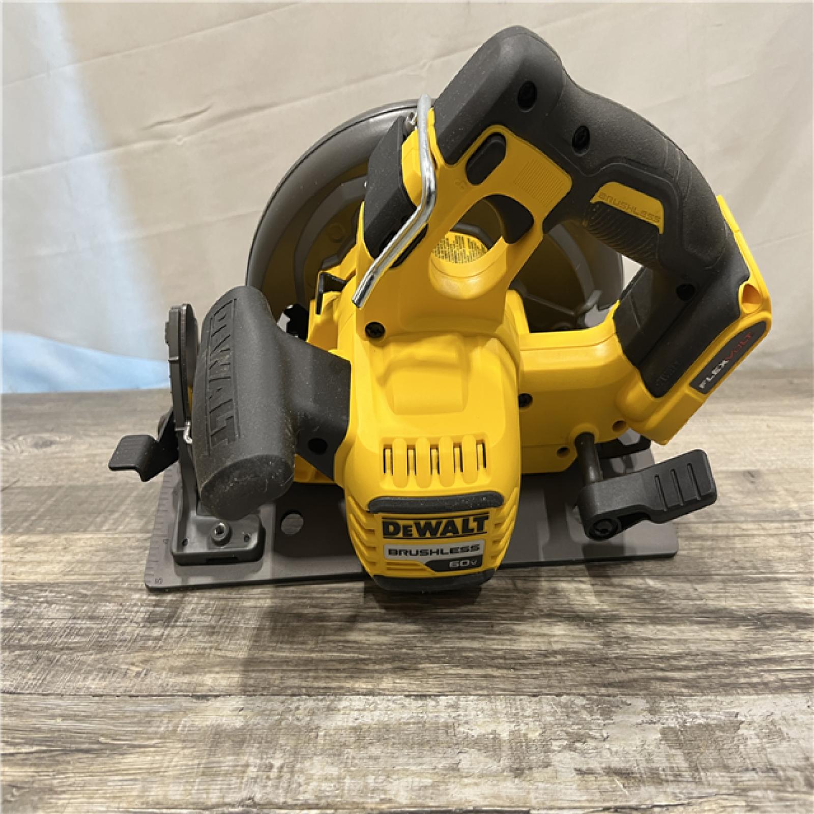 AS-IS DEWALT FLEXVOLT 60V MAX Cordless Brushless 7-1/4 in. Circular Saw with Brake (Tool Only)