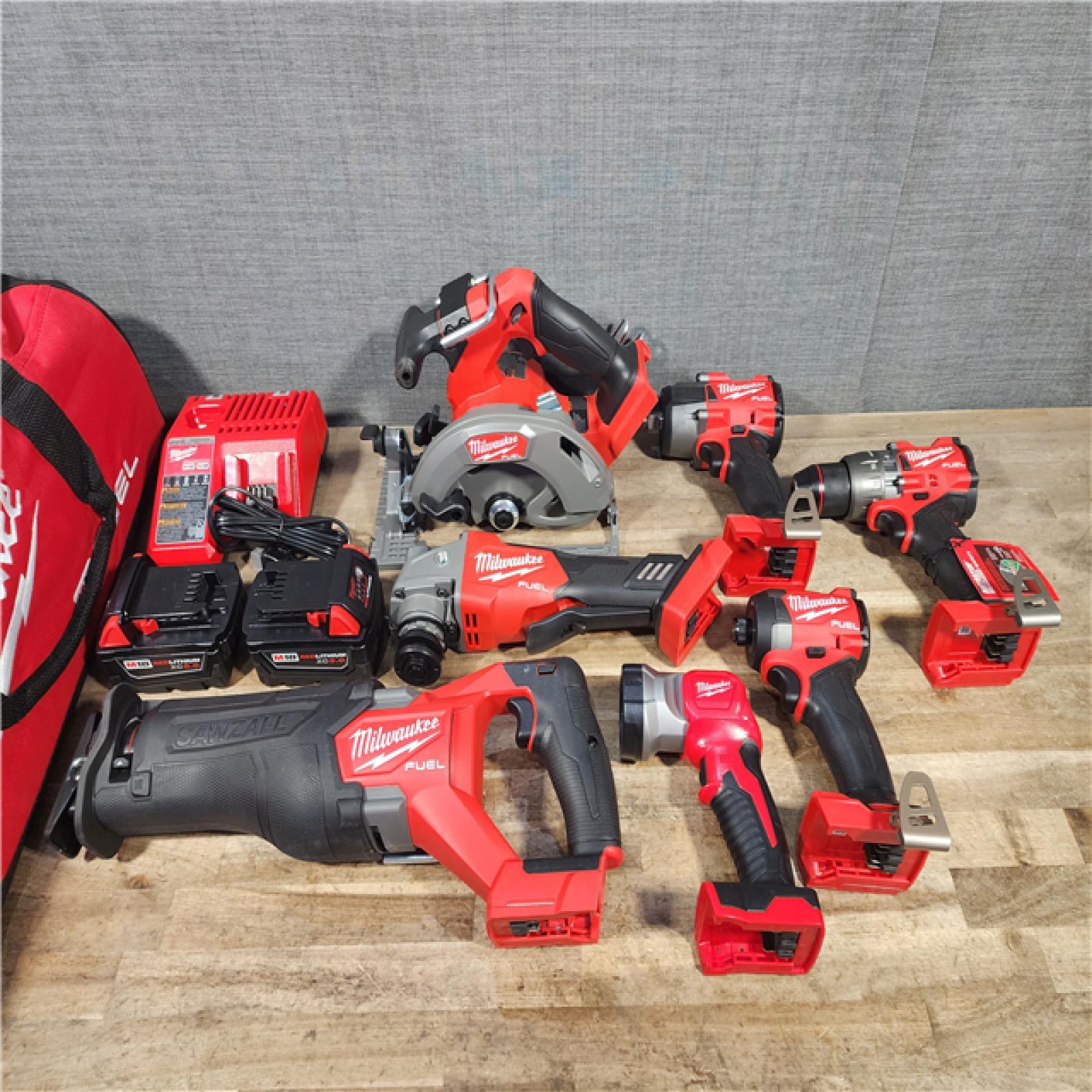 HOUSTON LOCATION - AS-IS (APPEARS LIKE NEW) Milwaukee FUEL 18V Lithium-Ion Brushless Cordless Combo (7-Tool) Kit