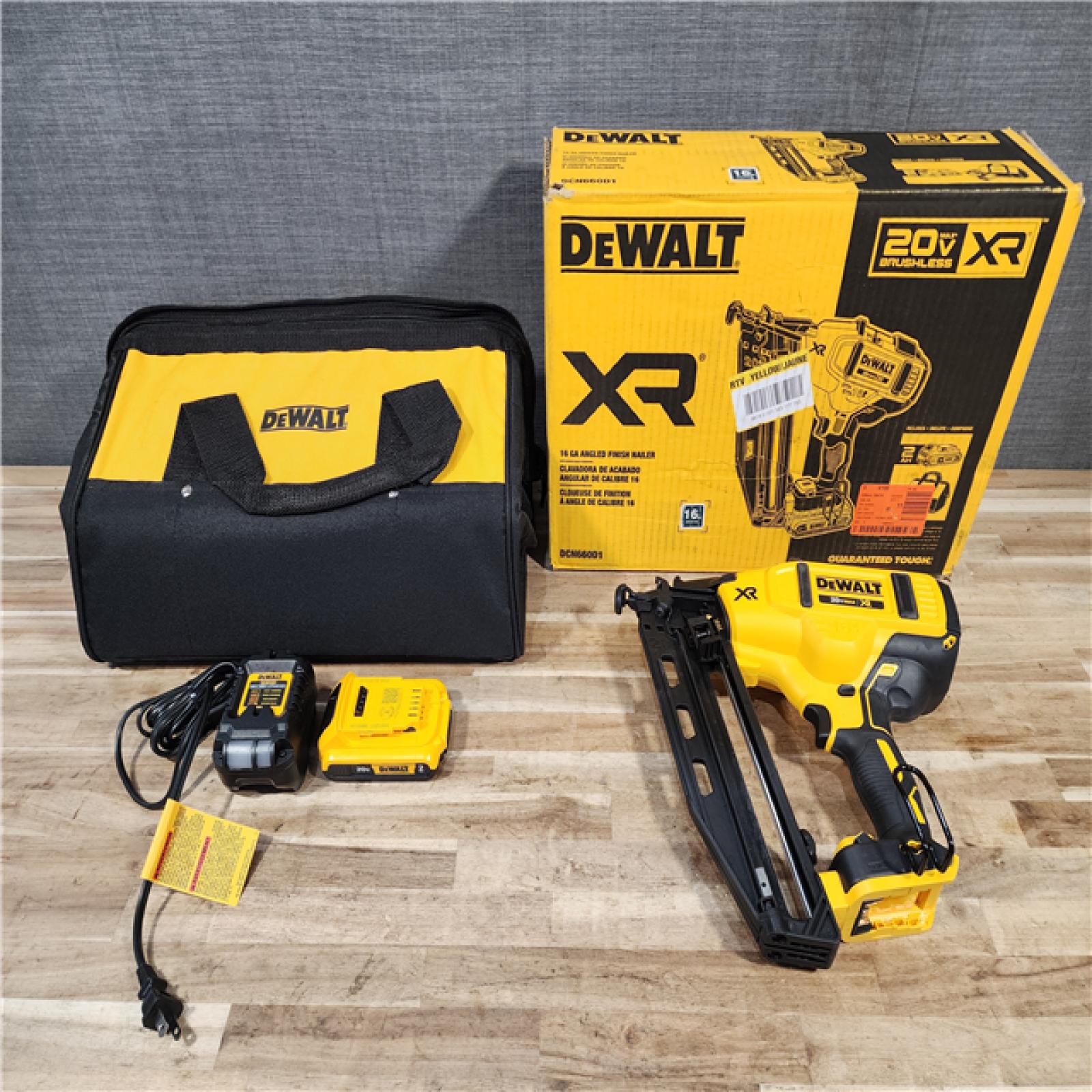 HOUSTON LOCATION - AS-IS DEWALT 20V MAX XR 16-Gauge Electric Cordless Angled Finishing Nailer Kit