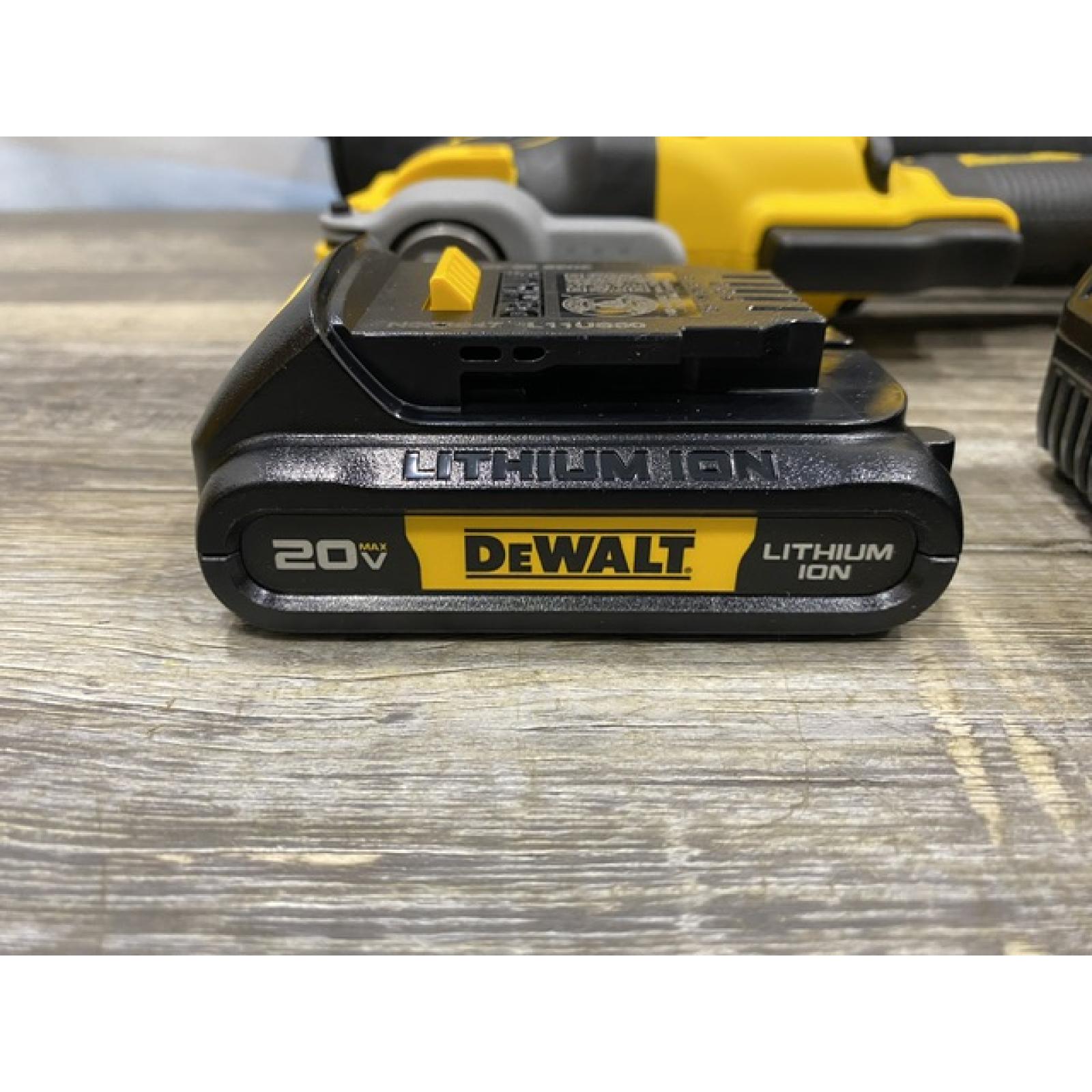 AS-IS DEWALT 20V MAX XR Cordless Brushless 3-Speed Oscillating Multi Tool Kit
