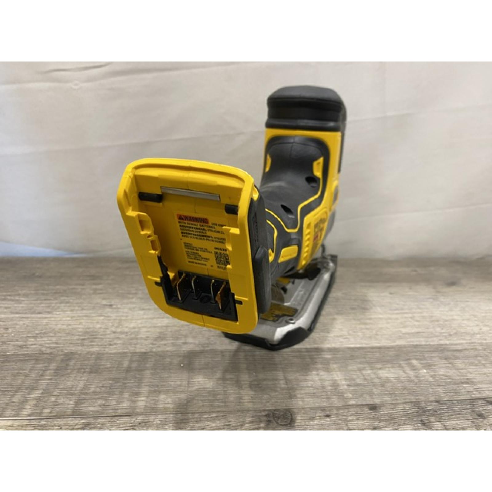 AS-IS DEWALT 20V MAX XR Cordless Barrel Grip Jigsaw (Tool Only)