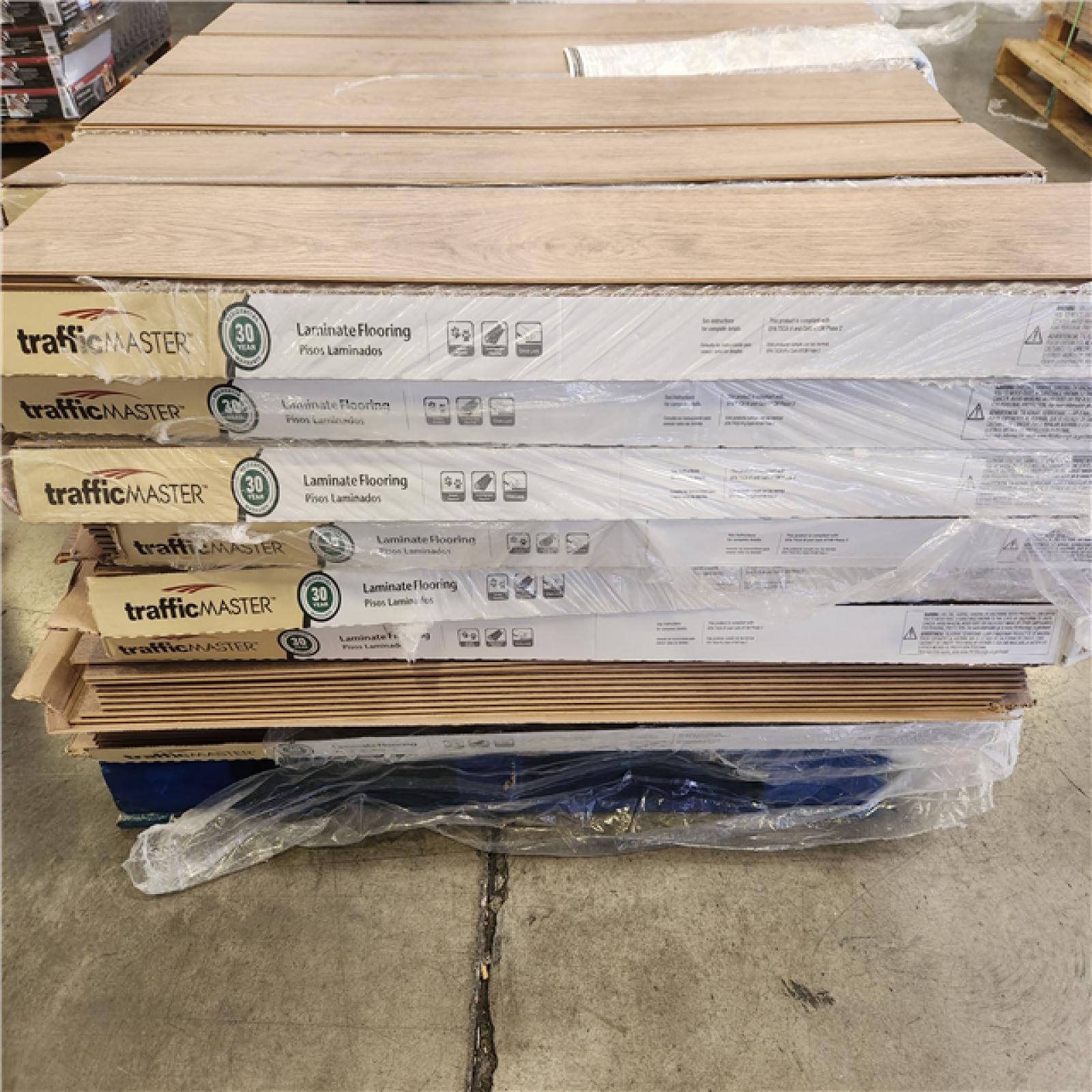 Phoenix TrafficMaster Sweetwater Oak 7 mm x 7.6 in. W Laminate Wood Flooring (1 072 sq. ft. /40 Case)