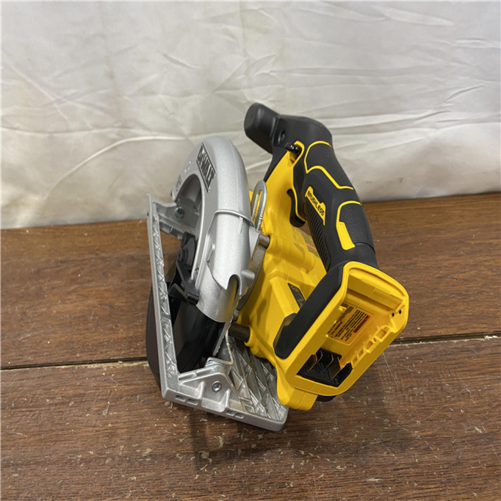 AS-IS DeWALT DCS565B 20V Max Brushless 6.5   Cordless Circular Saw