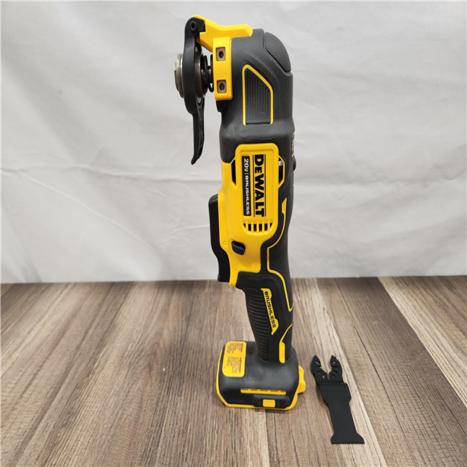 LIKE NEW! - DEWALT ATOMIC 20-Volt MAX Lithium-Ion Brushless Cordless Oscillating Tool (Tool-Only)