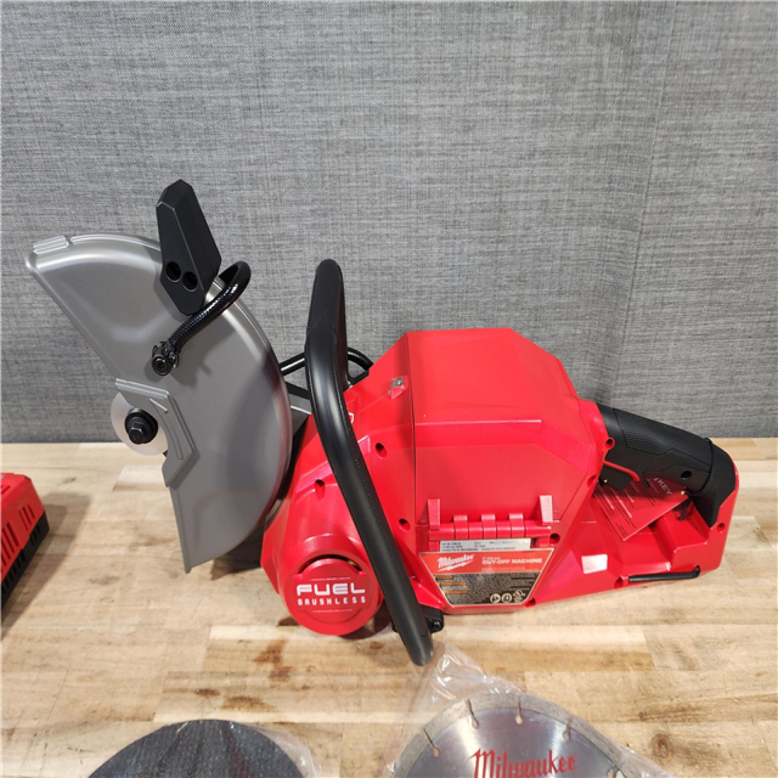 HOUSTON LOCATION - AS-IS (APPEARS LIKE NEW) Milwaukee FUEL ONE-KEY 18V Lithium-Ion Brushless Cordless 9 in. Cut Off Saw Kit