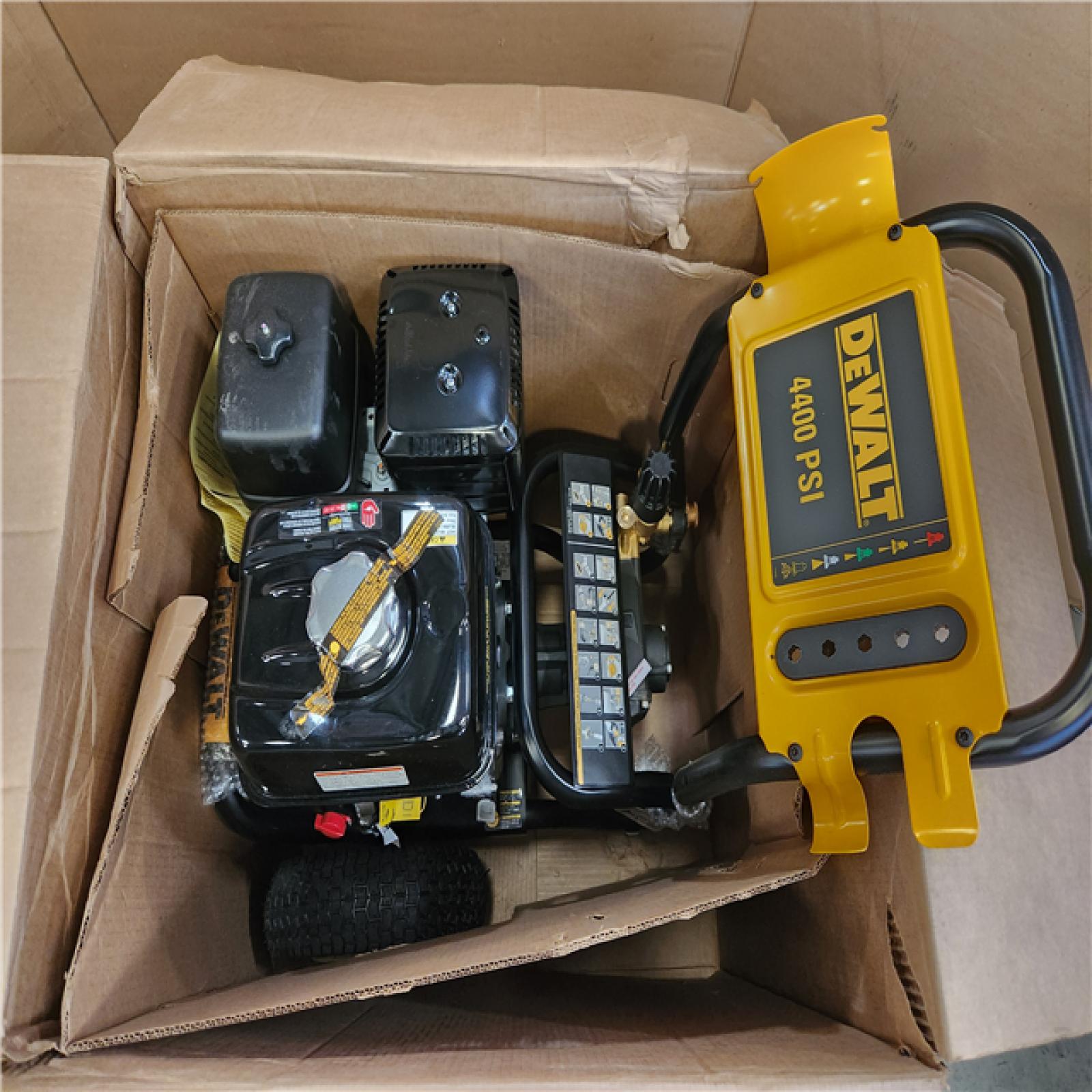 Phoenix NEW DEWALT 4400 PSI 4.0 GPM Cold Water Gas Pressure Washer