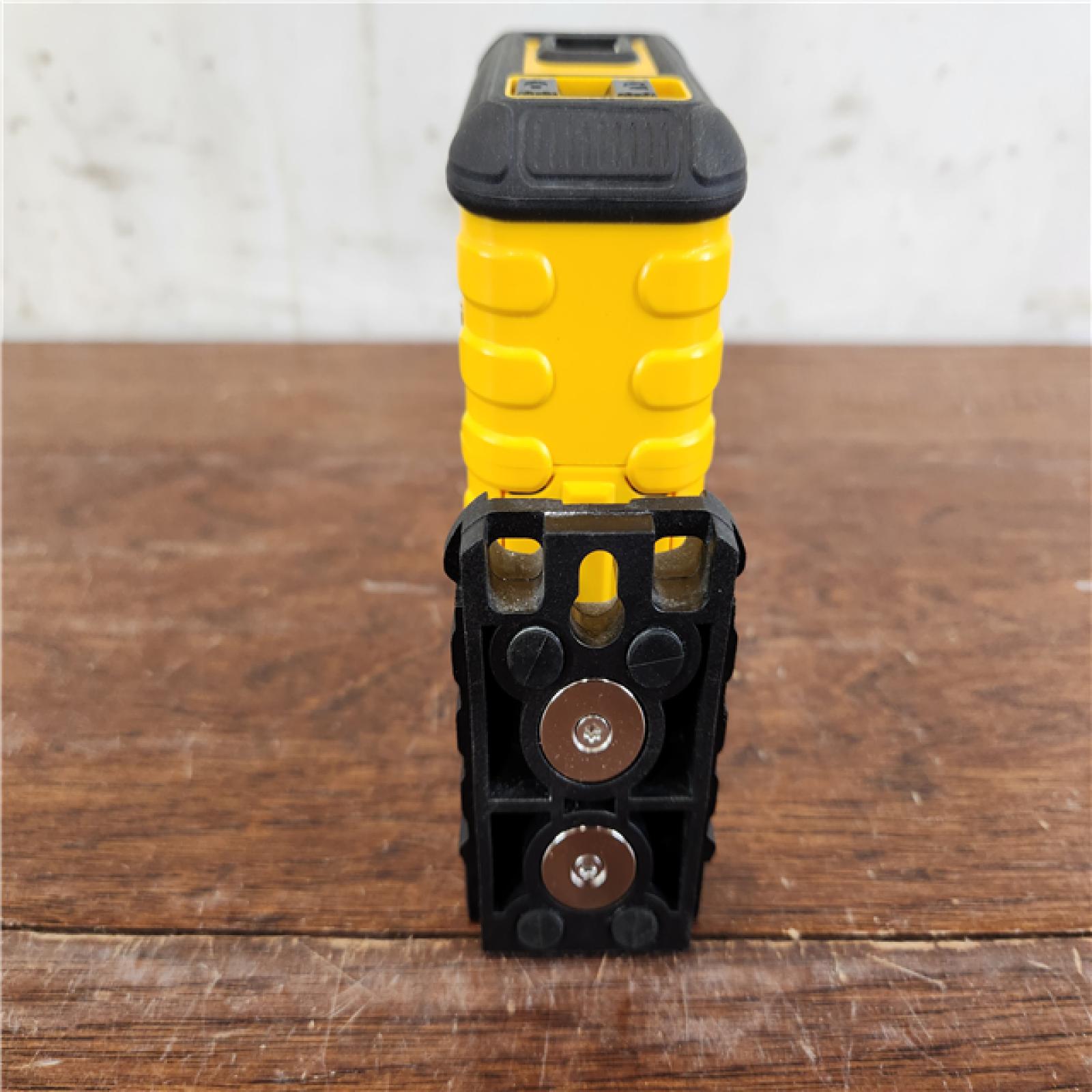 AS-IS DEWALT 100 ft. Red Self-Leveling 3-Spot Laser Level Kit w/ Case