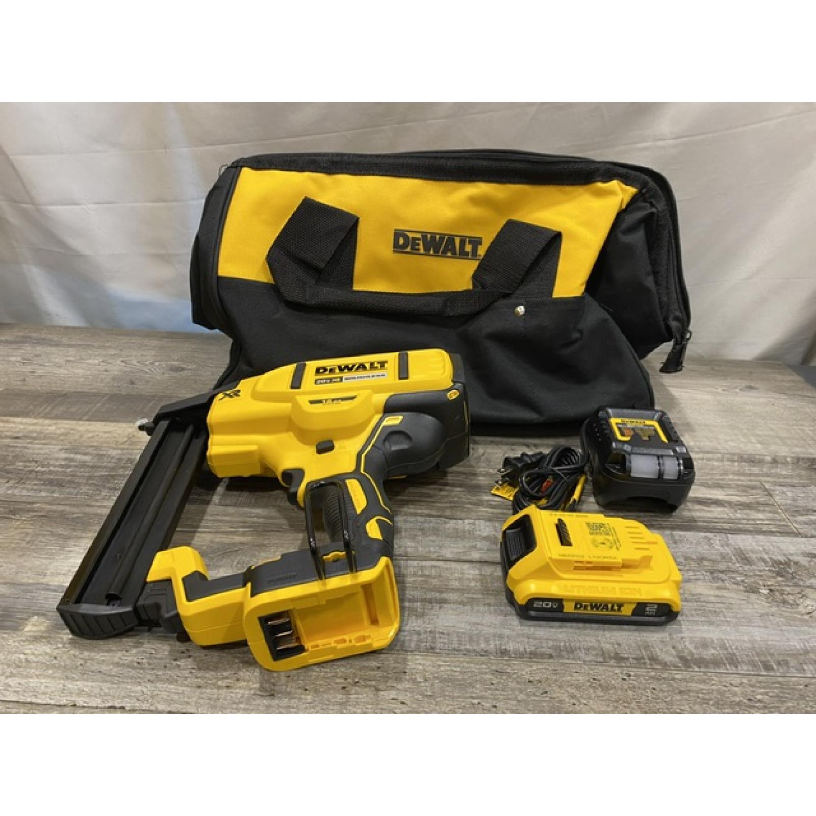 AS-IS DEWALT 20V MAX XR Lithium-Ion Cordless 18-Gauge Narrow Crown Stapler Kit