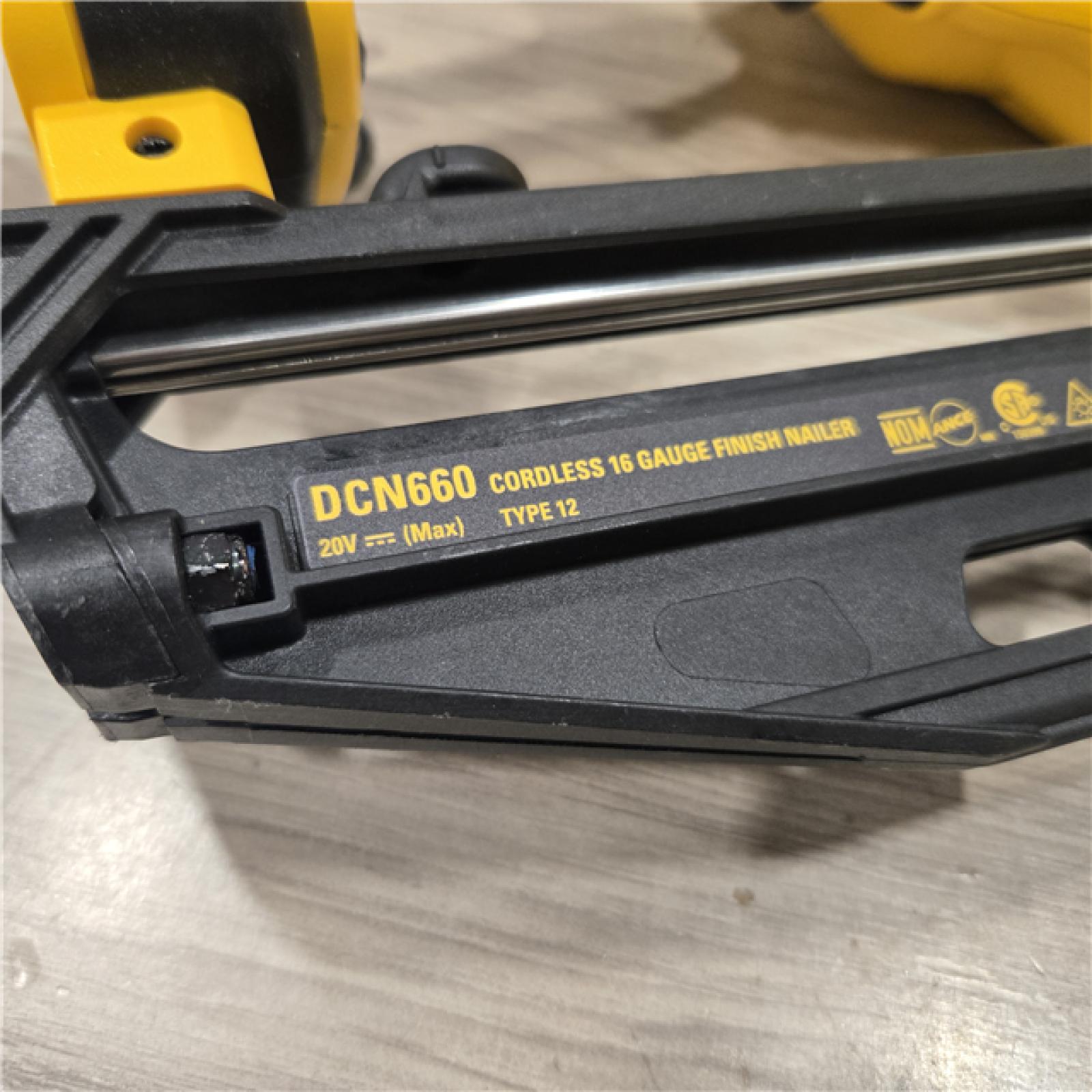 AS-IS DeWalt 20V 16 Gauge Cordless Angled Finish Nailer Kit