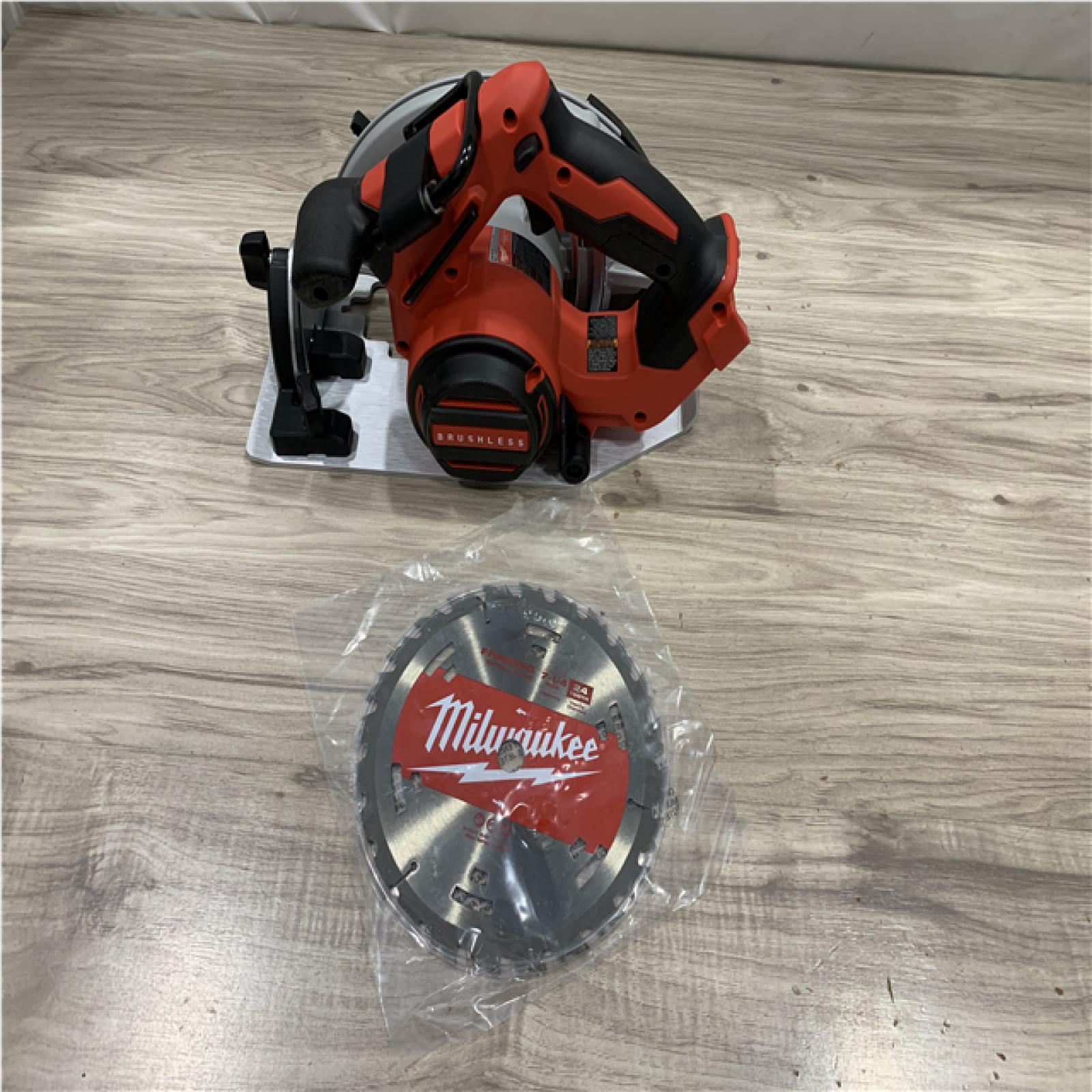 AS-IS Milwaukee 18V Lithium-Ion Brushless Cordless 7-1/4 in. Circular Saw (Tool-Only)