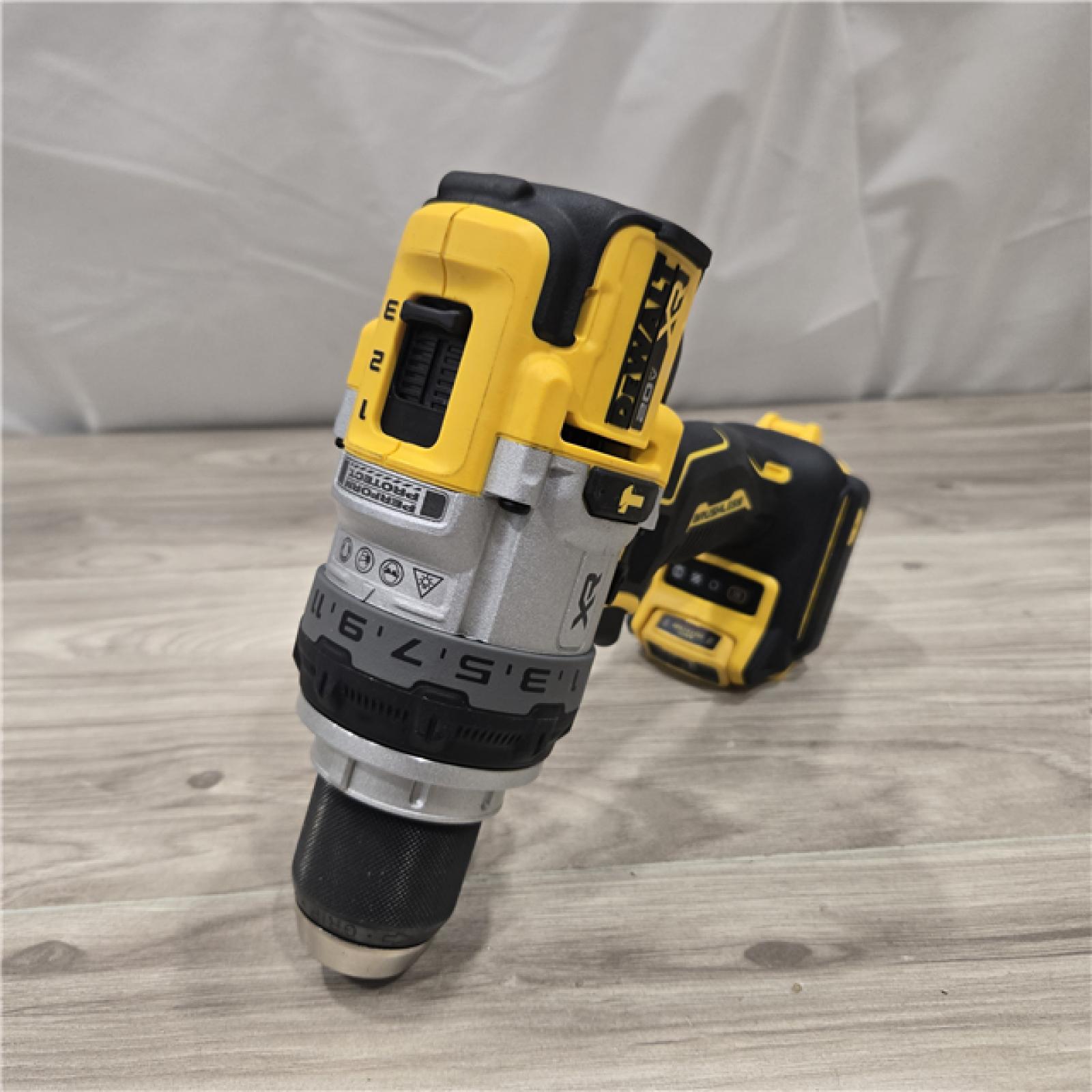 AS-IS DEWALT 20V XR Lithium-Ion Cordless Hammer Drill Kit