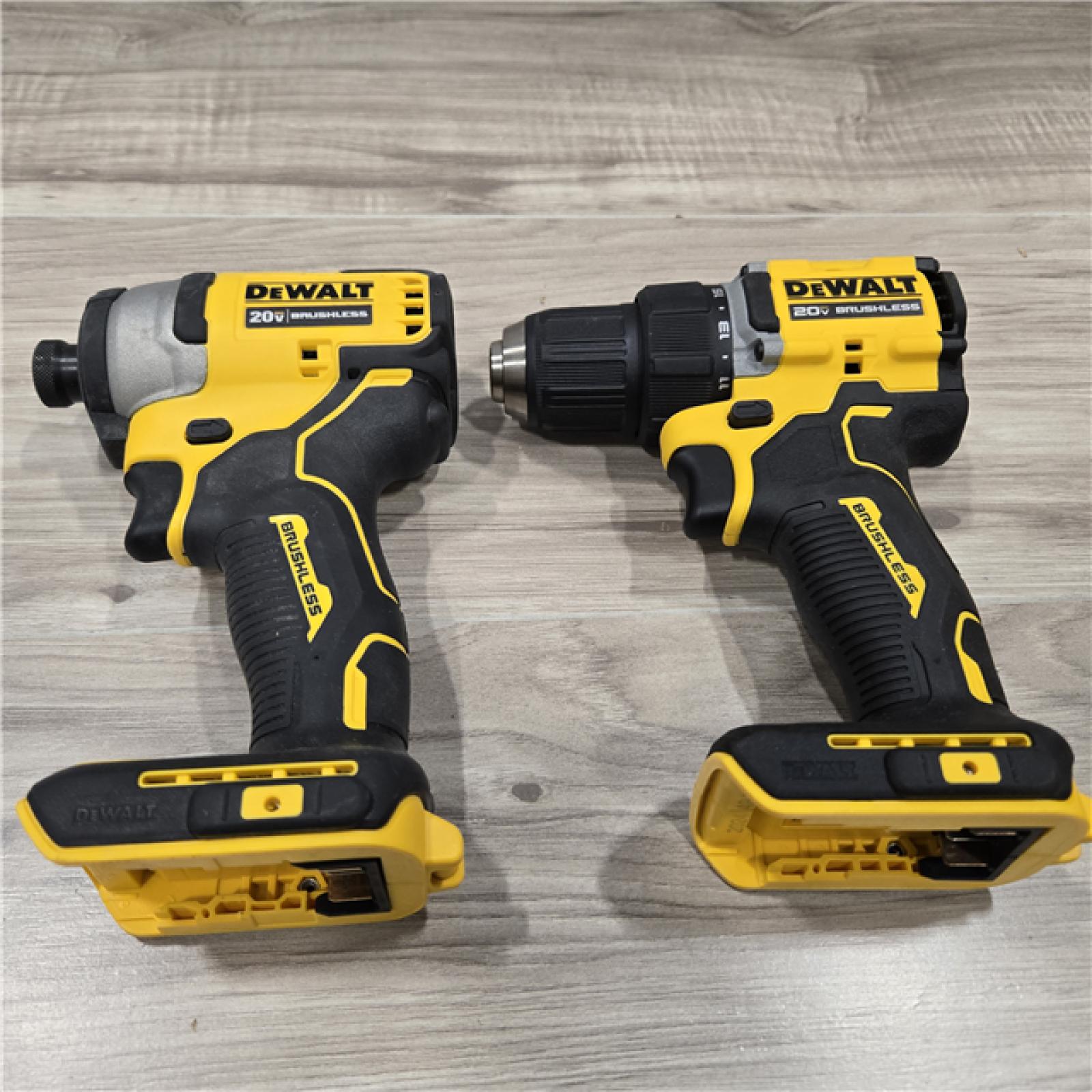 LIKE NEW! - Dewalt DCK225D2 20V MAX ATOMIC Brushless Compact Lithium-Ion 1/2 in. Cordless Drill Driver and 1/4 in. Impact Driver Combo Kit with 2 Batteries 2 Ah