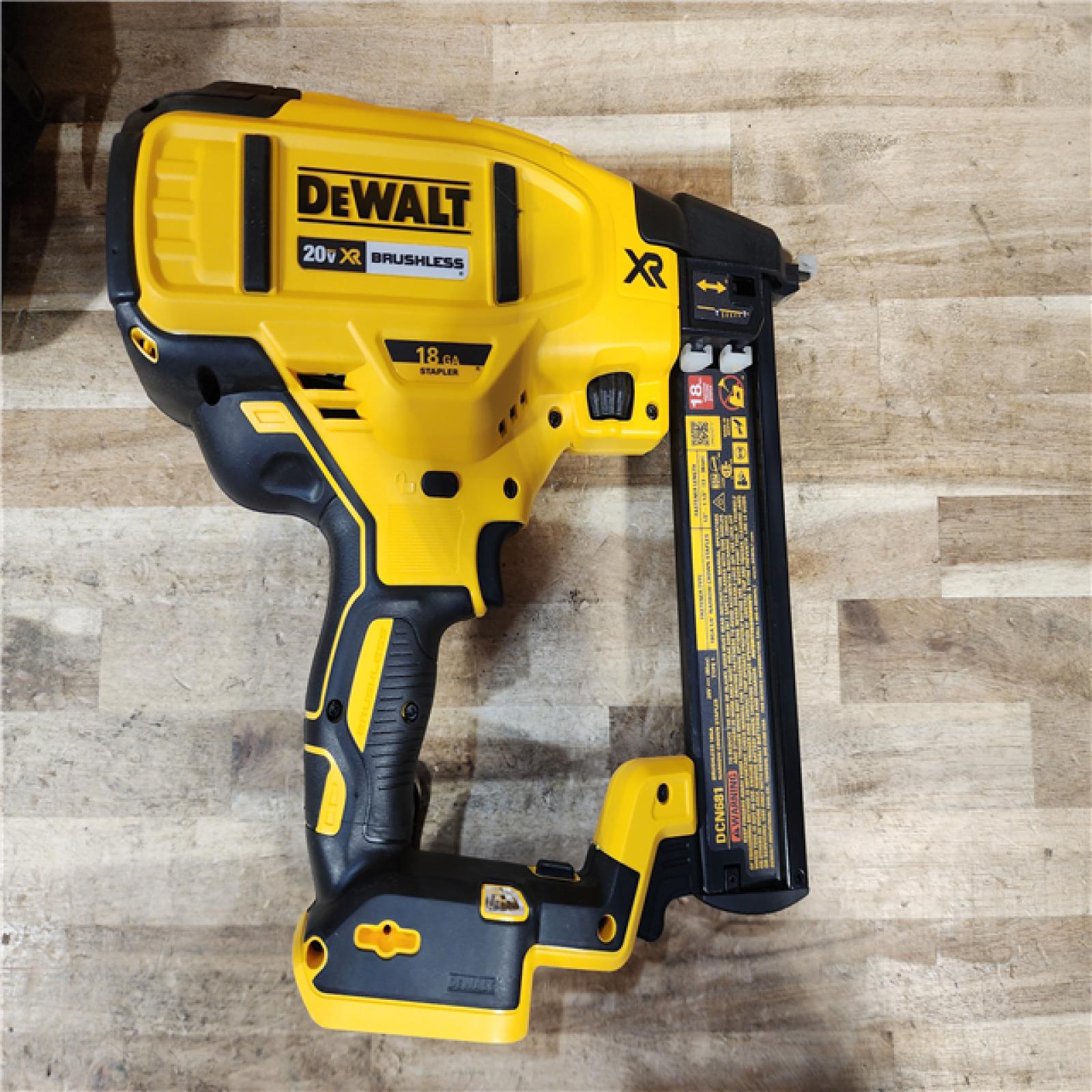 HOUSTON LOCATION - AS-IS DEWALT 20V MAX XR Lithium-Ion Cordless 18-Gauge Narrow Crown Stapler Kit