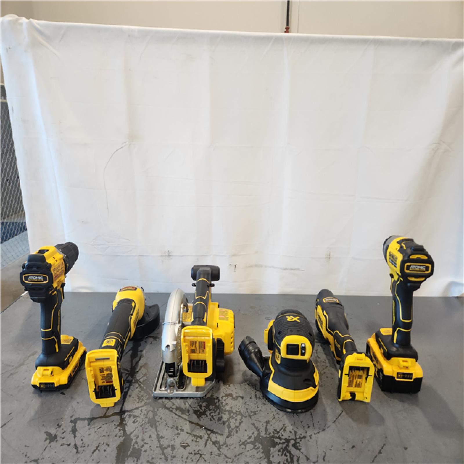 AS-IS- Dewalt 20-Volt MAX ToughSystem Lithium-Ion 6-Tool Cordless Combo Kit