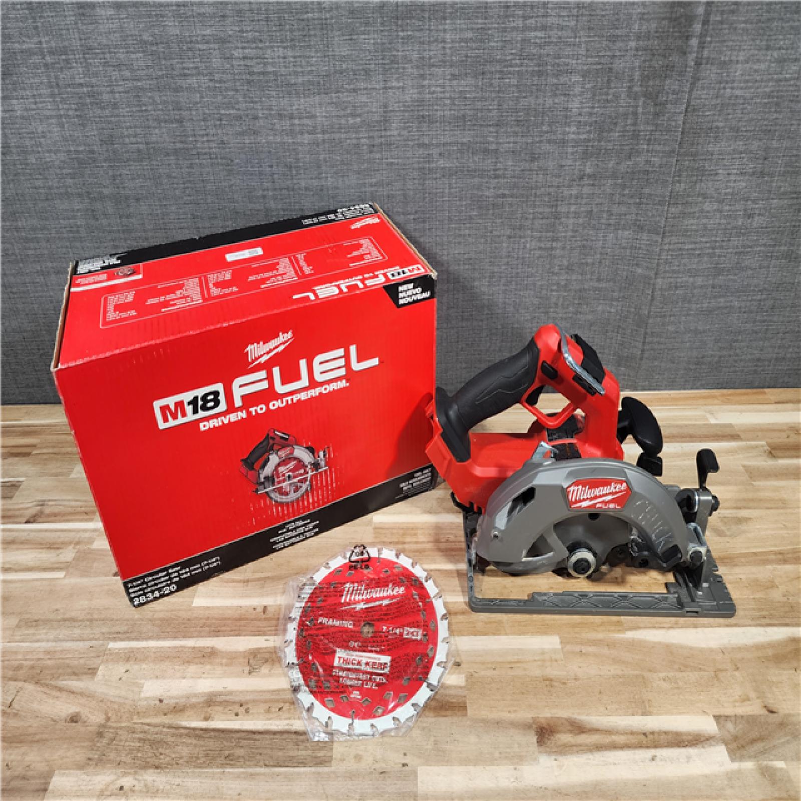 HOUSTON LOCATION - AS-IS Milwaukee FUEL 18V Lithium-Ion Brushless Cordless 7-1/4 in. Circular Saw (Tool-Only)