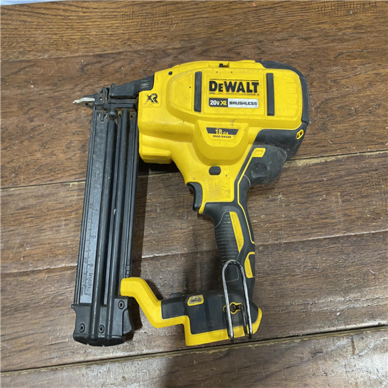 AS-IS DEWALT 20V MAX XR 18 Gauge Brad Nailer Kit