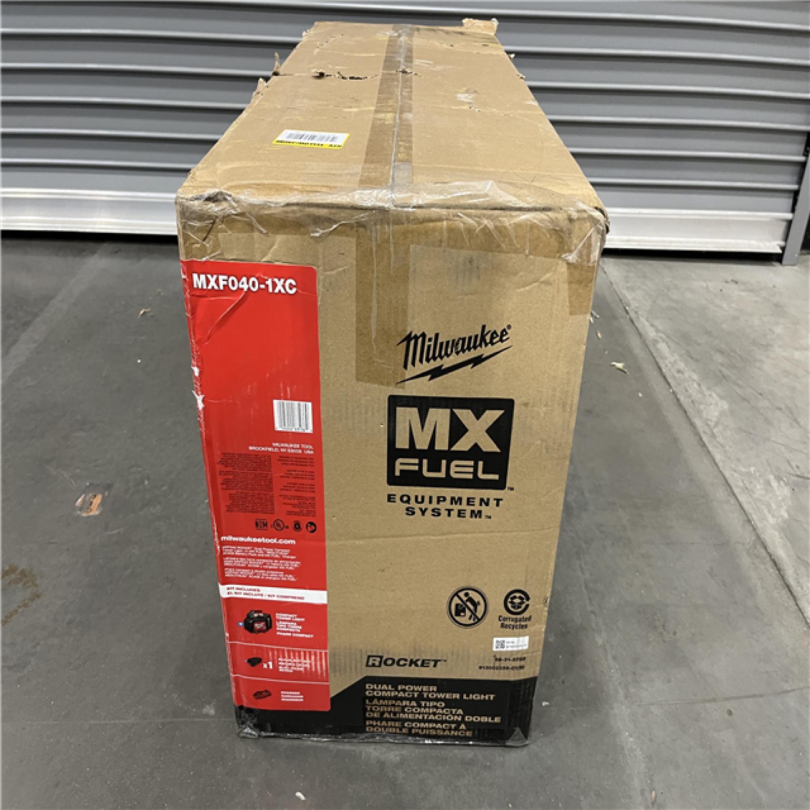 NEW - Milwaukee MX FUEL ROCKET Dual Power Compact Tower Light Kit
