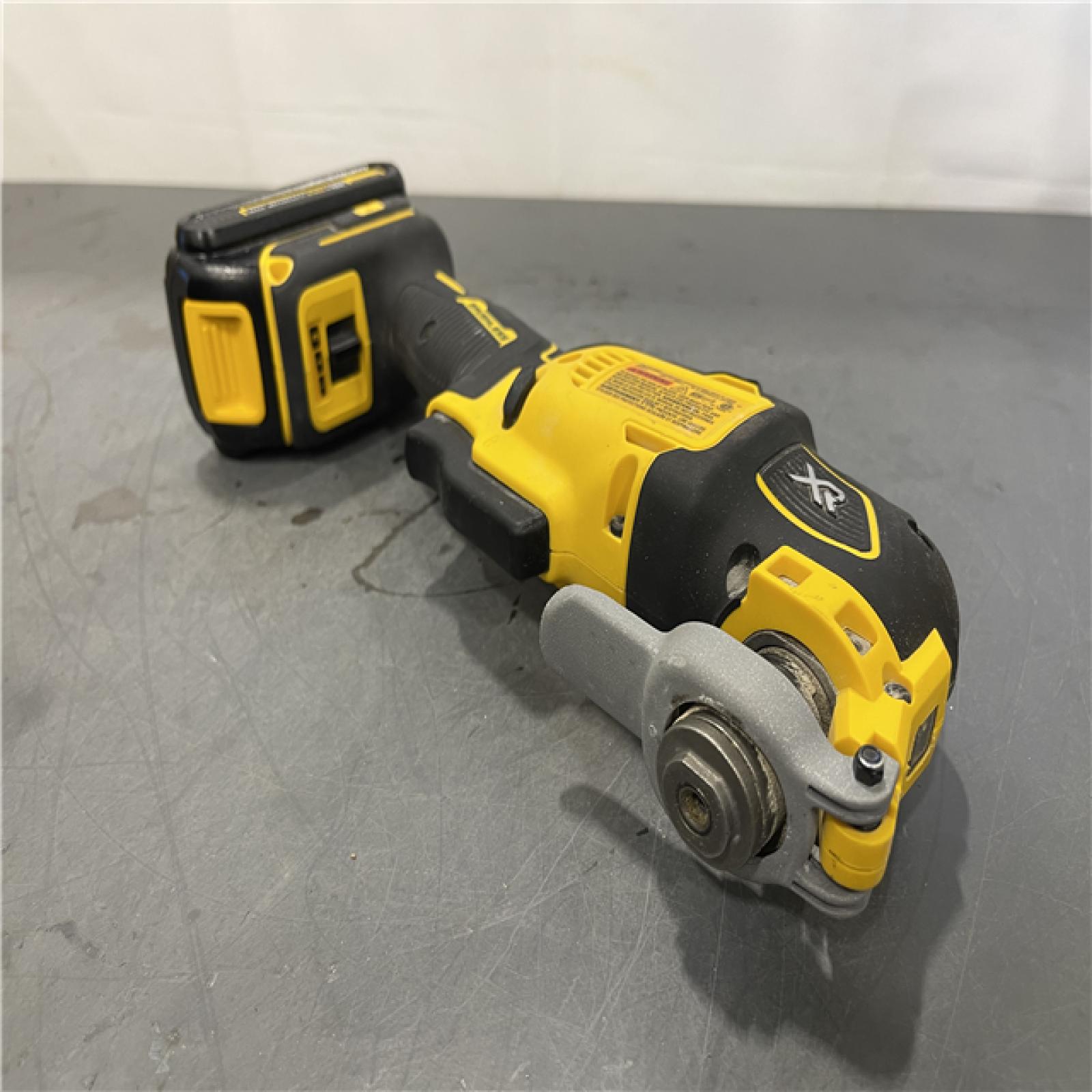 AS-IS - DEWALT 20V MAX RX Cordless Brushless 3-Speed Oscillating Multi Tool Kit