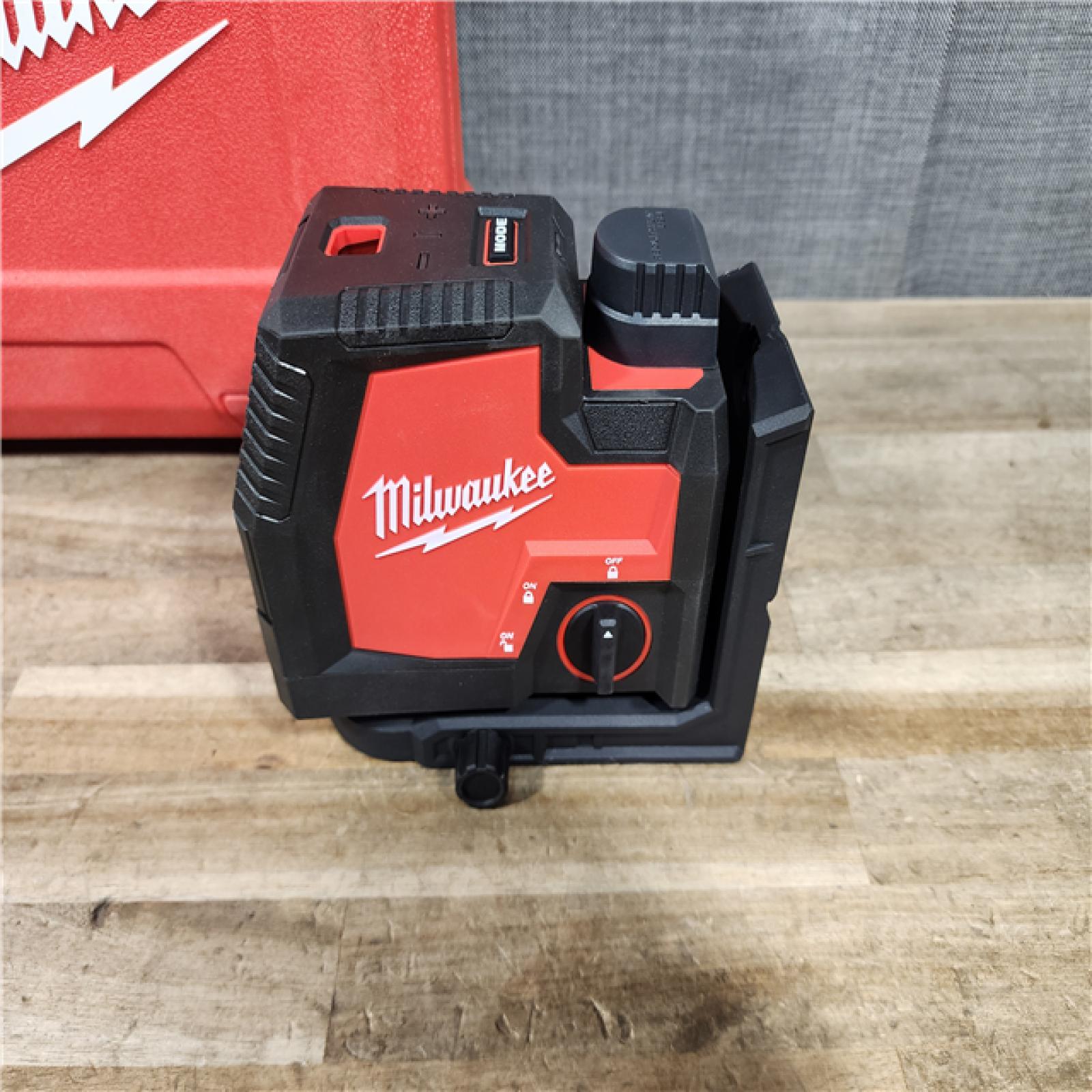 HOUSTON LOCATION - AS-IS Milwaukee Green 100 ft. Cross Line and Plumb Points Rechargeable Laser Level