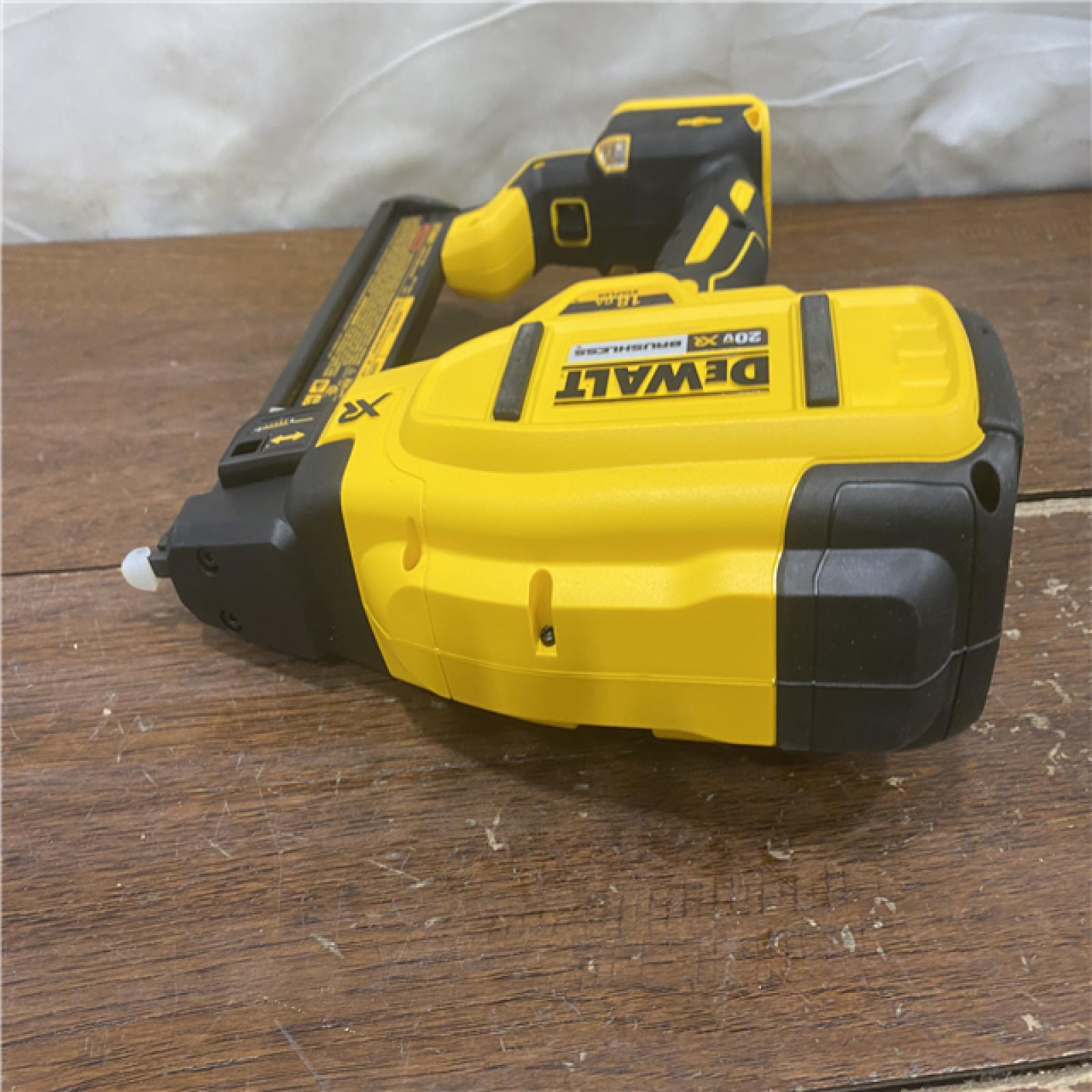 AS-IS DEWALT 20V-MAX XR 18GA BRAD NAILER KIT