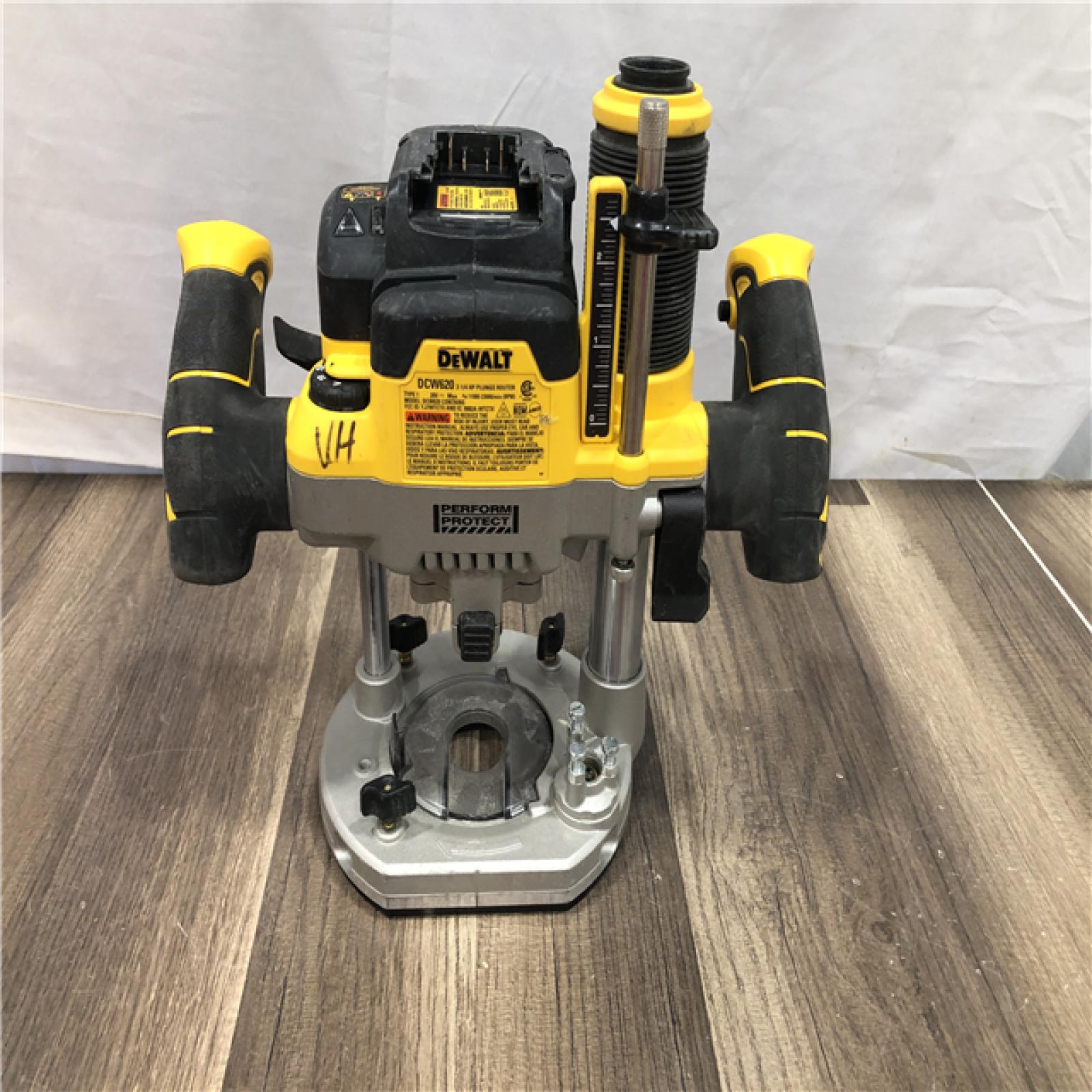AS-IS DEWALT 20V MAX XR 2-1/4 Peak HP Brushless Cordless Plunge Router (Tool Only)
