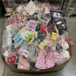 DALLAS LOCATION- NEW!- BULLSEYE MIXED CLOTHING PALLET (300 UNITS)