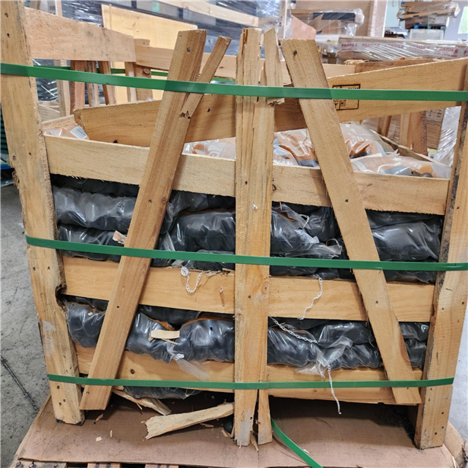Phoenix Location MSI Polished Black 0.5 cu. ft . per Bag (1 in. to 2 in.) Bagged Landscape Pebbles (54 Bags/27 cu. ft.)