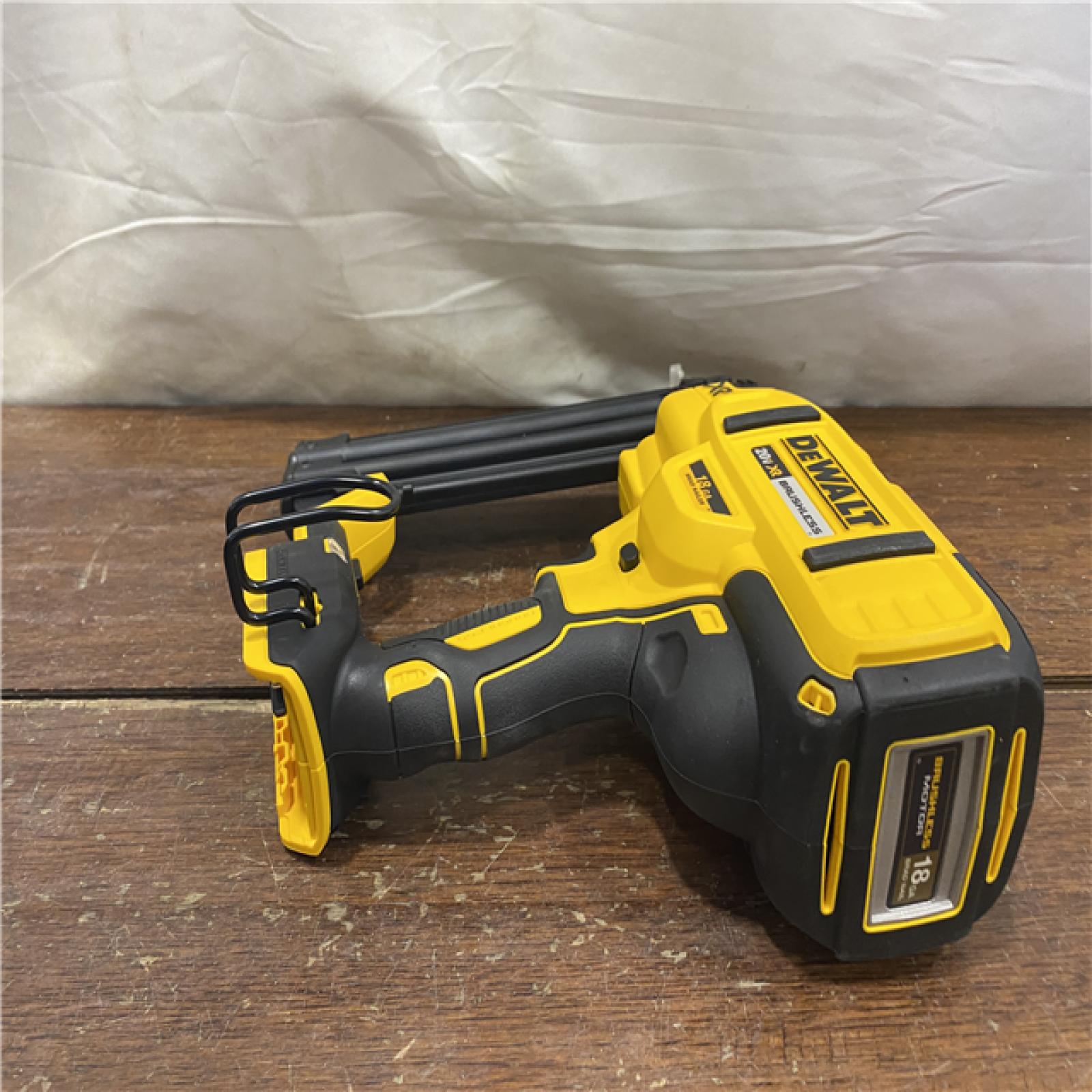 AS-IS DEWALT 20V MAX XR 18 Gauge Brad Nailer Kit