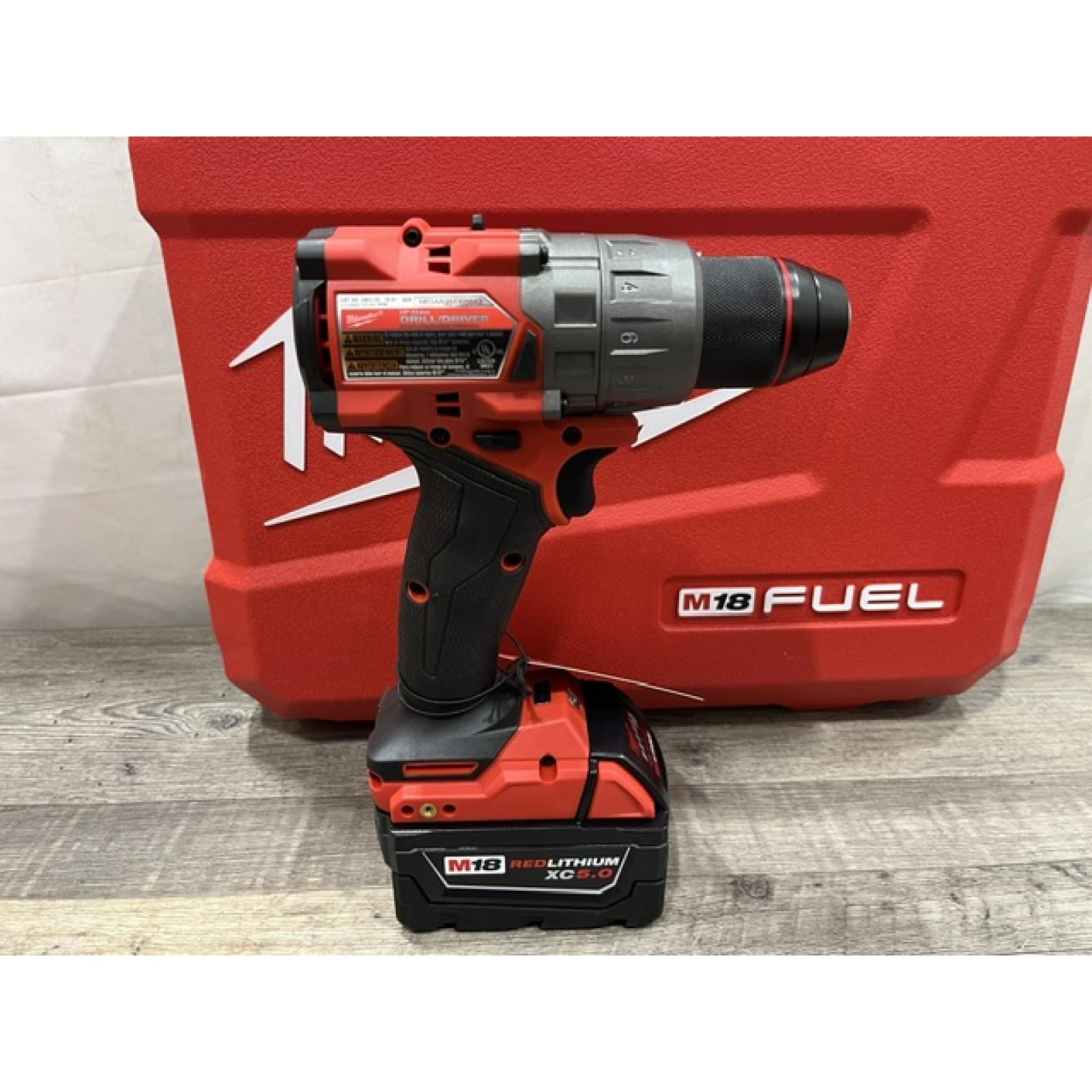 NEW - Milwaukee FUEL 18V Lithium-Ion Brushless Cordless 1/2 in. Drill/Driver Kit