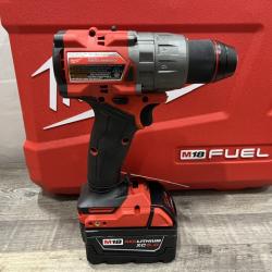 NEW - Milwaukee FUEL 18V Lithium-Ion Brushless Cordless 1/2 in. Drill/Driver Kit