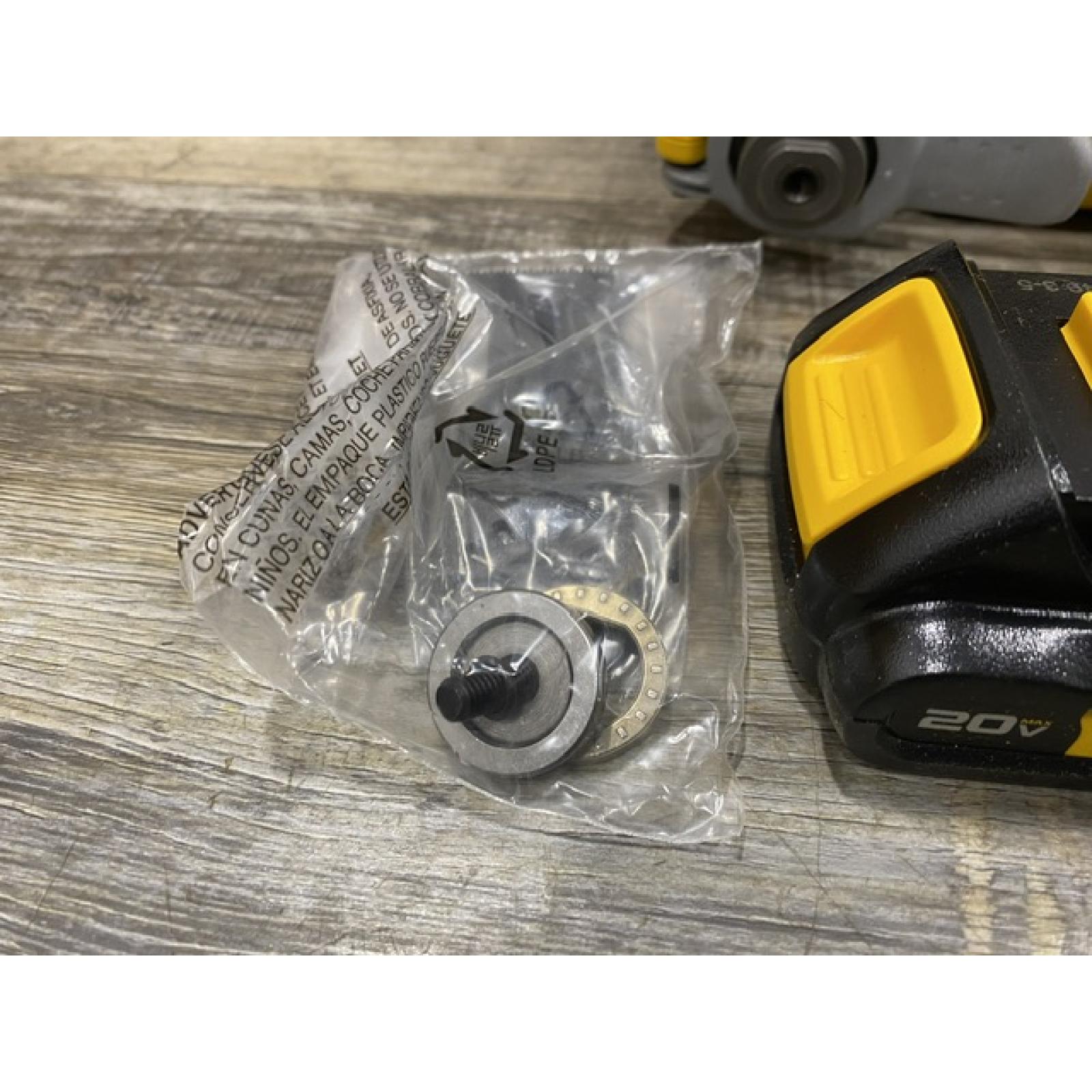 AS-IS DEWALT 20V MAX XR Cordless Brushless 3-Speed Oscillating Multi Tool Kit