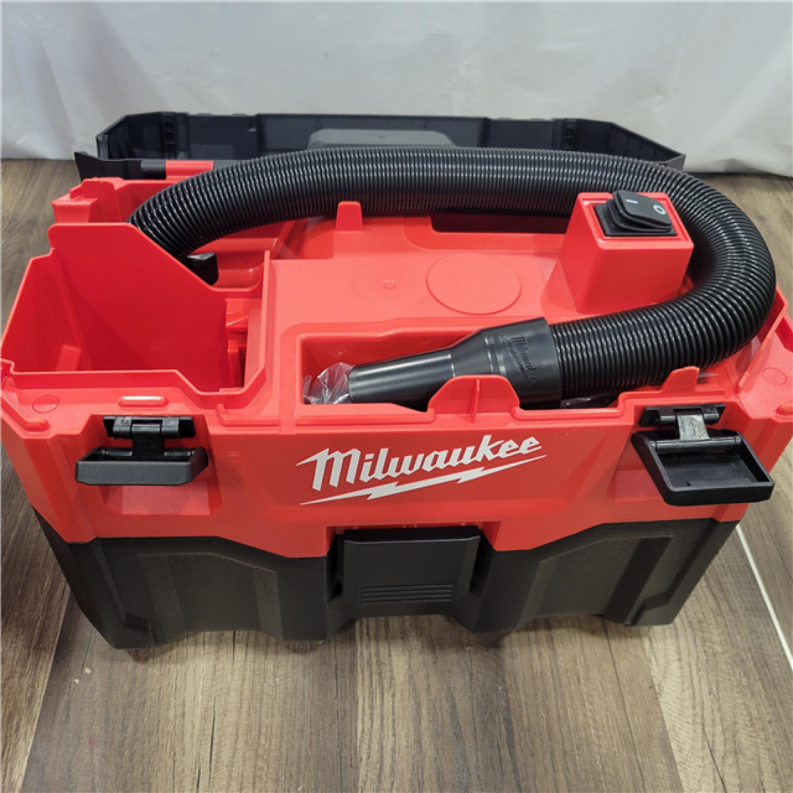 AS-IS MILWAUKEE M18 FUEL PACKOUT 18-Volt Lithium-Ion Cordless 2.5 Gal. Wet/Dry Vacuum (Vacuum-Only)