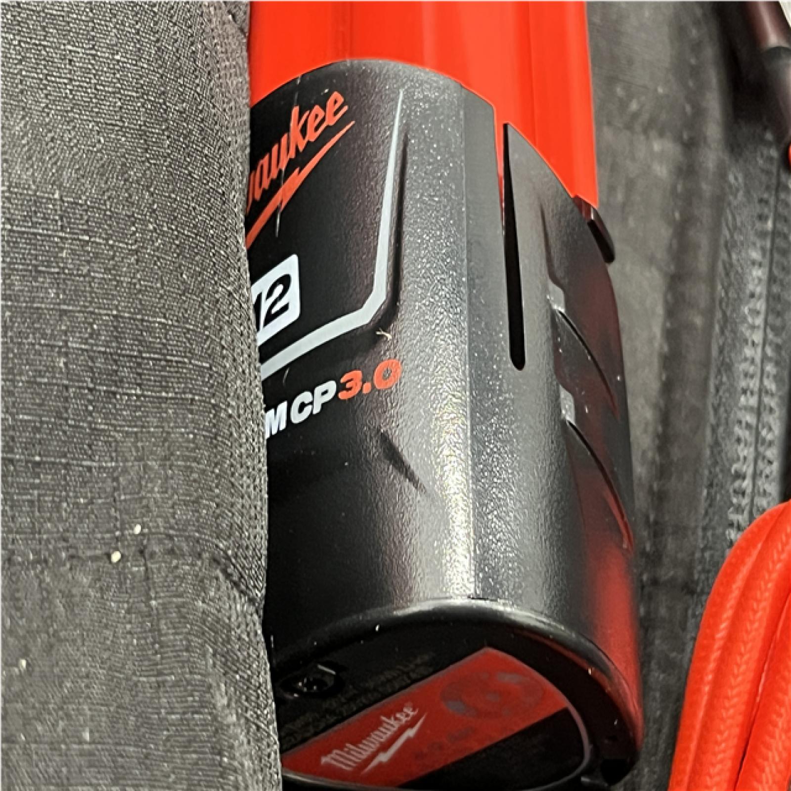AS-IS Milwaukee Men's Medium 12V Lithium-Ion Cordless AXIS Black Heated Jacket Kit