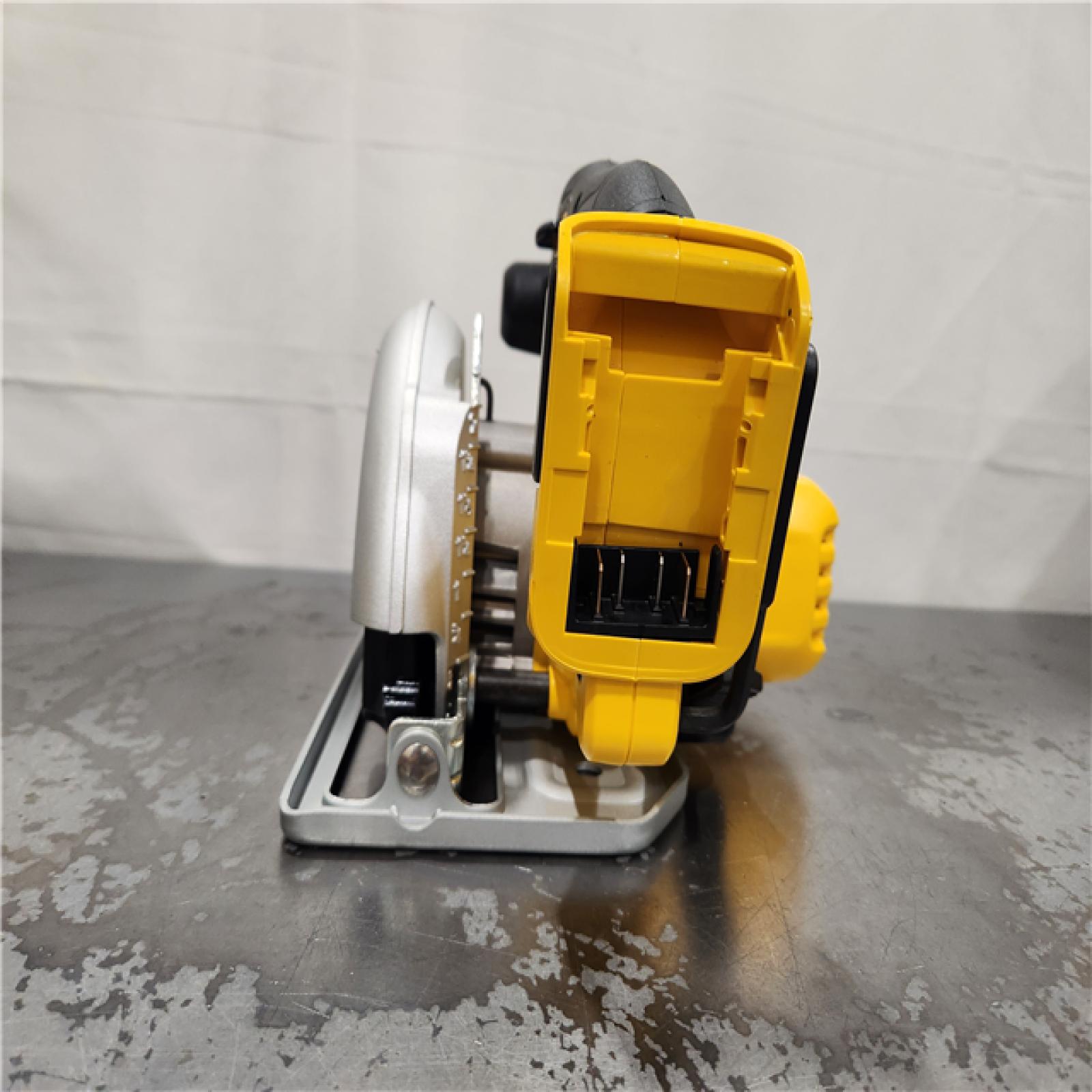 AS-IS- FLEXVOLT 60V MAX Cordless Brushless 7-1/4 in. Wormdrive Style Circular Saw (Tool Only)