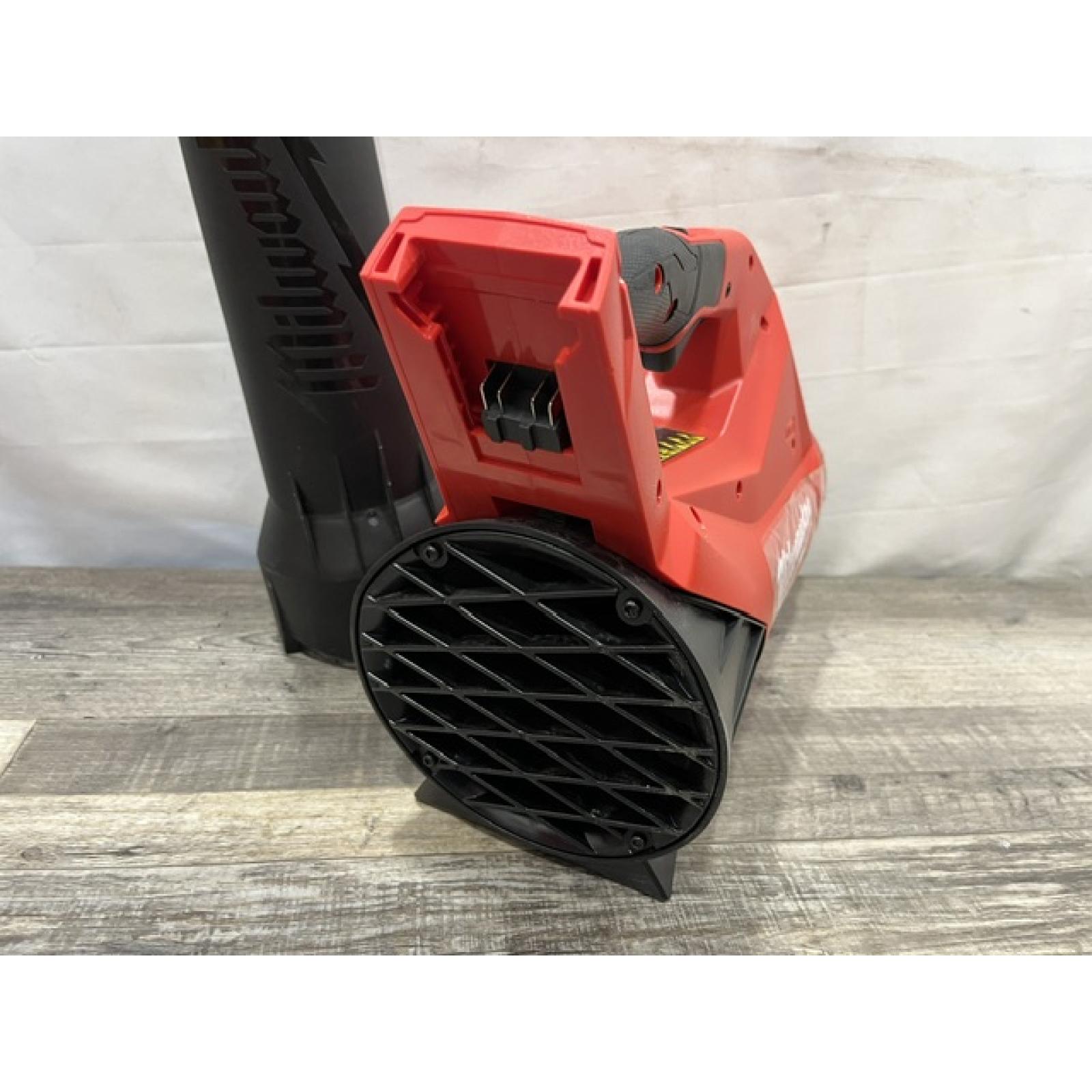 AS-IS Milwaukee FUEL 120 MPH 500 CFM 18V Brushless Cordless Battery Powered Leaf Blower Kit