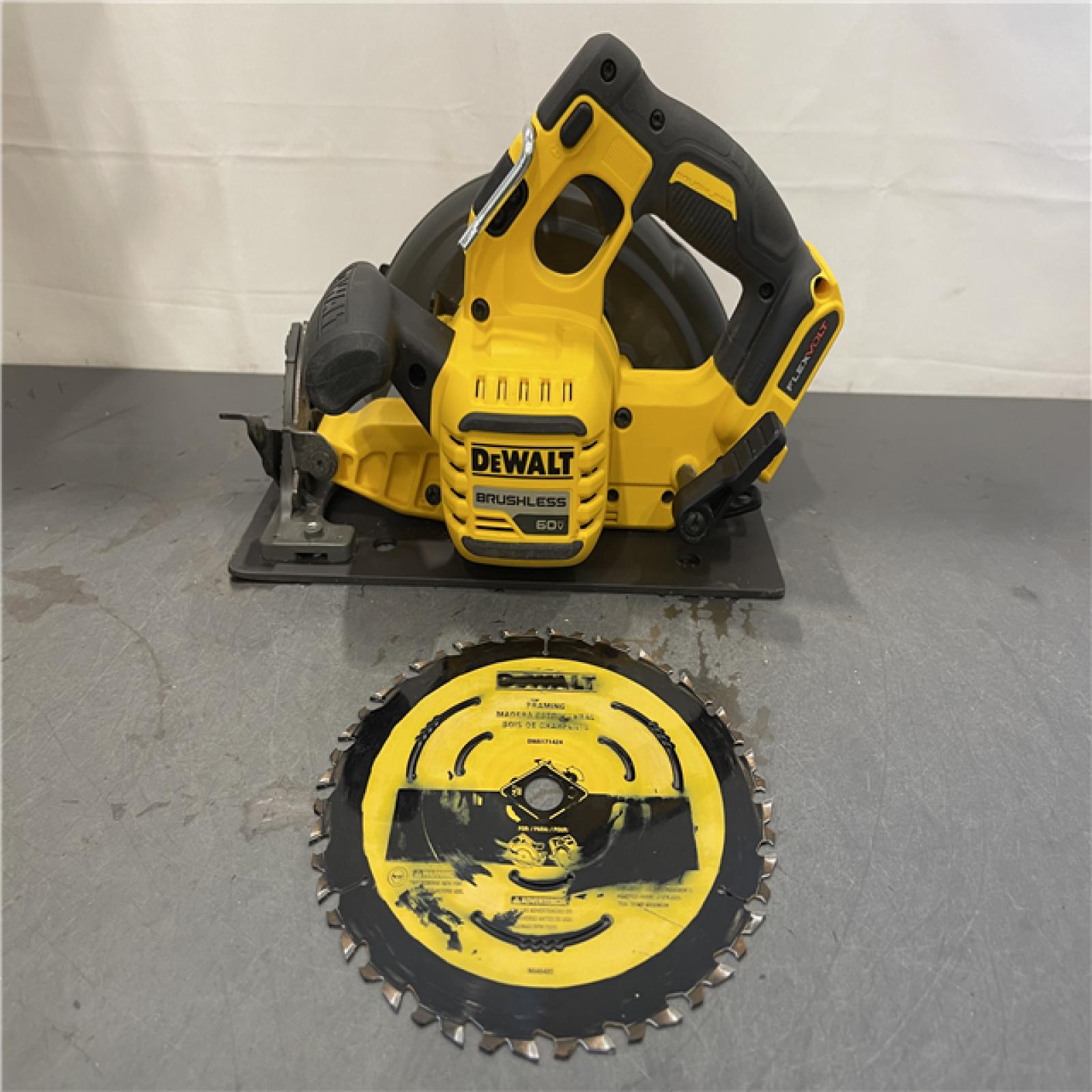 AS-IS - DeWALT FLEXVOLT 60V MAX Cordless Brushless 7-1/4 in. Circular Saw with Brake