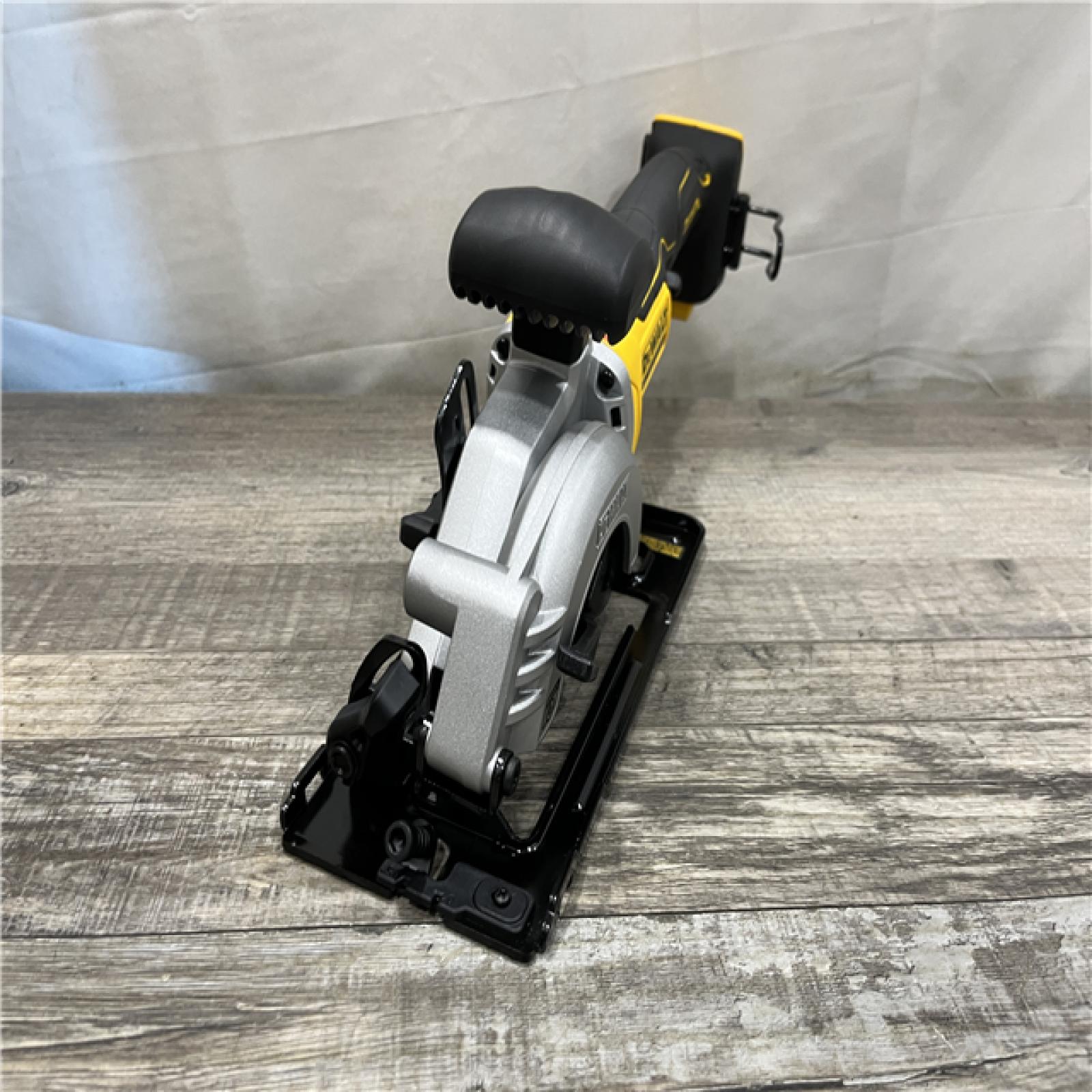 AS-IS DEWALT ATOMIC 20V MAX Cordless Brushless 4-1/2 in. Circular Saw (Tool Only)